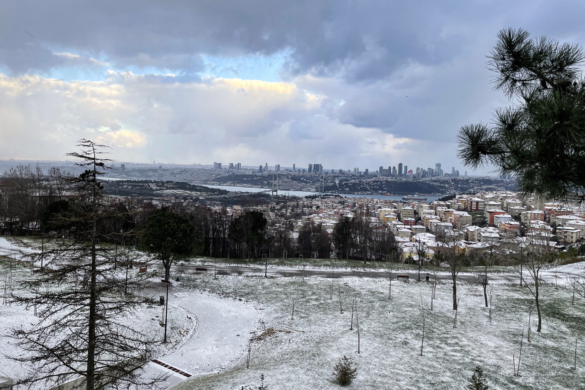 İstanbul'da kar yağışı aralıklarla etkili oluyor