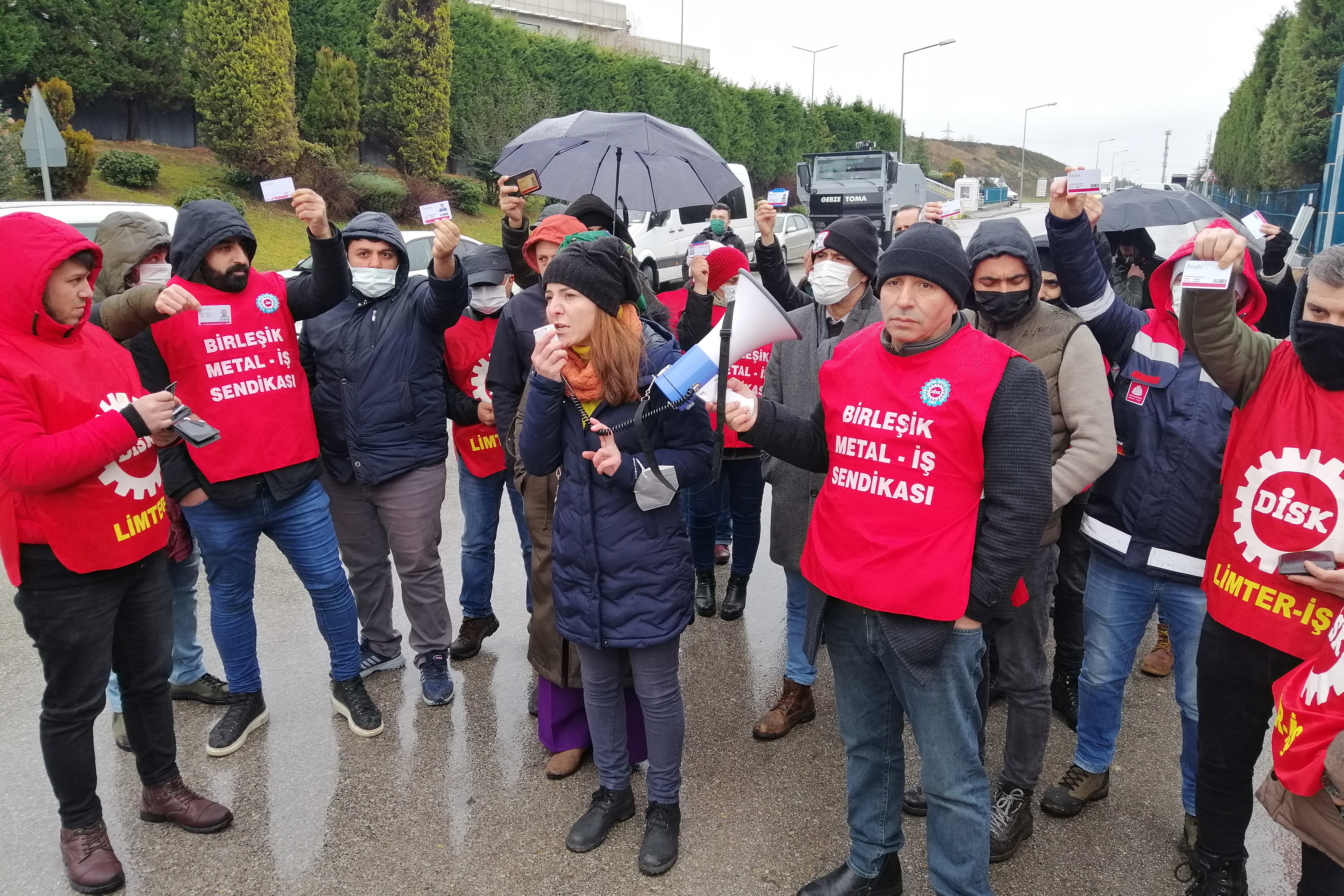 Farplas işçilerinin direnişinden bir fotoğraf.