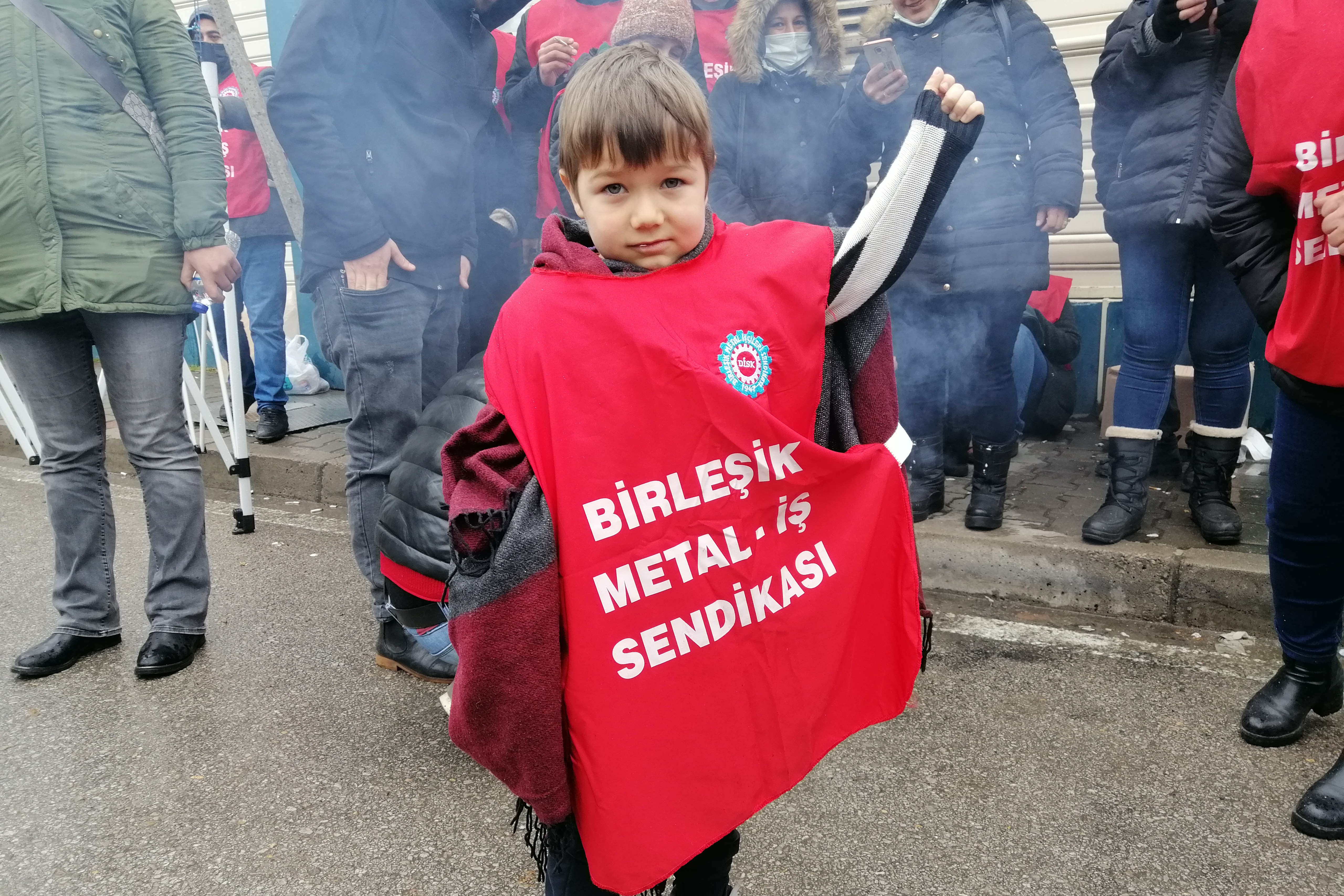 Farplas işçilerinin direnişinden bir fotoğraf.