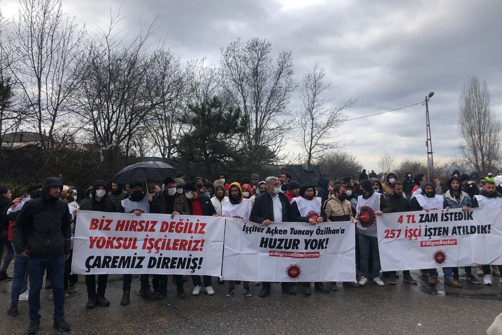 Tuncay Özilhan’ı protesto ettikleri için gözaltına alınan Migros işçileri serbest bırakıldı