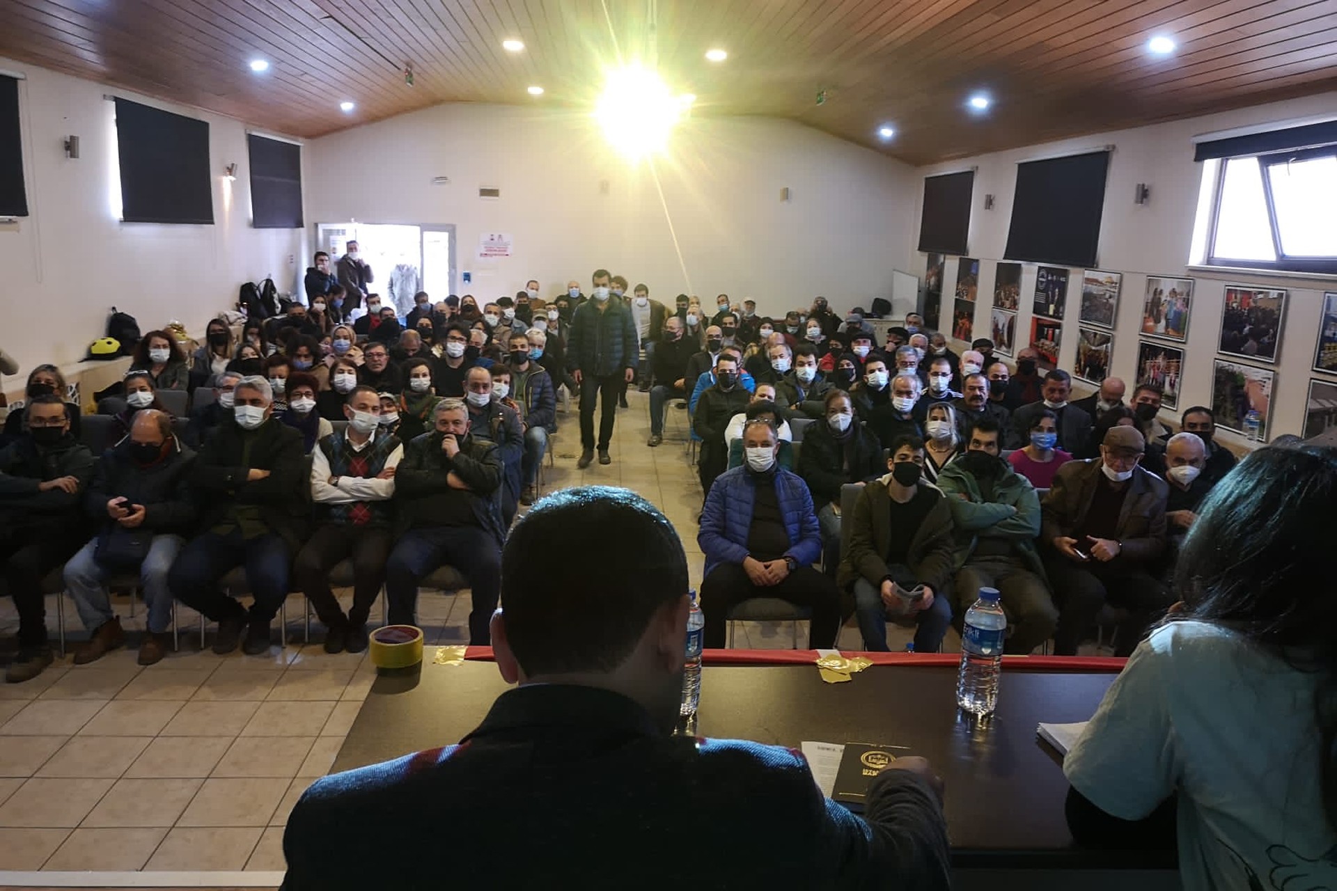 Emek Partisi (EMEP) Genel Başkanı Ercüment Akdeniz'in Eskişehir'de katıldığı halk toplantısından bir fotoğraf.