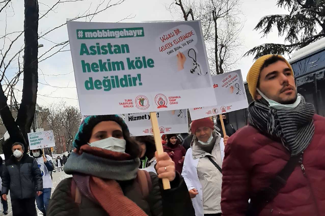 'Asistan hekim köle değildir' dövizi