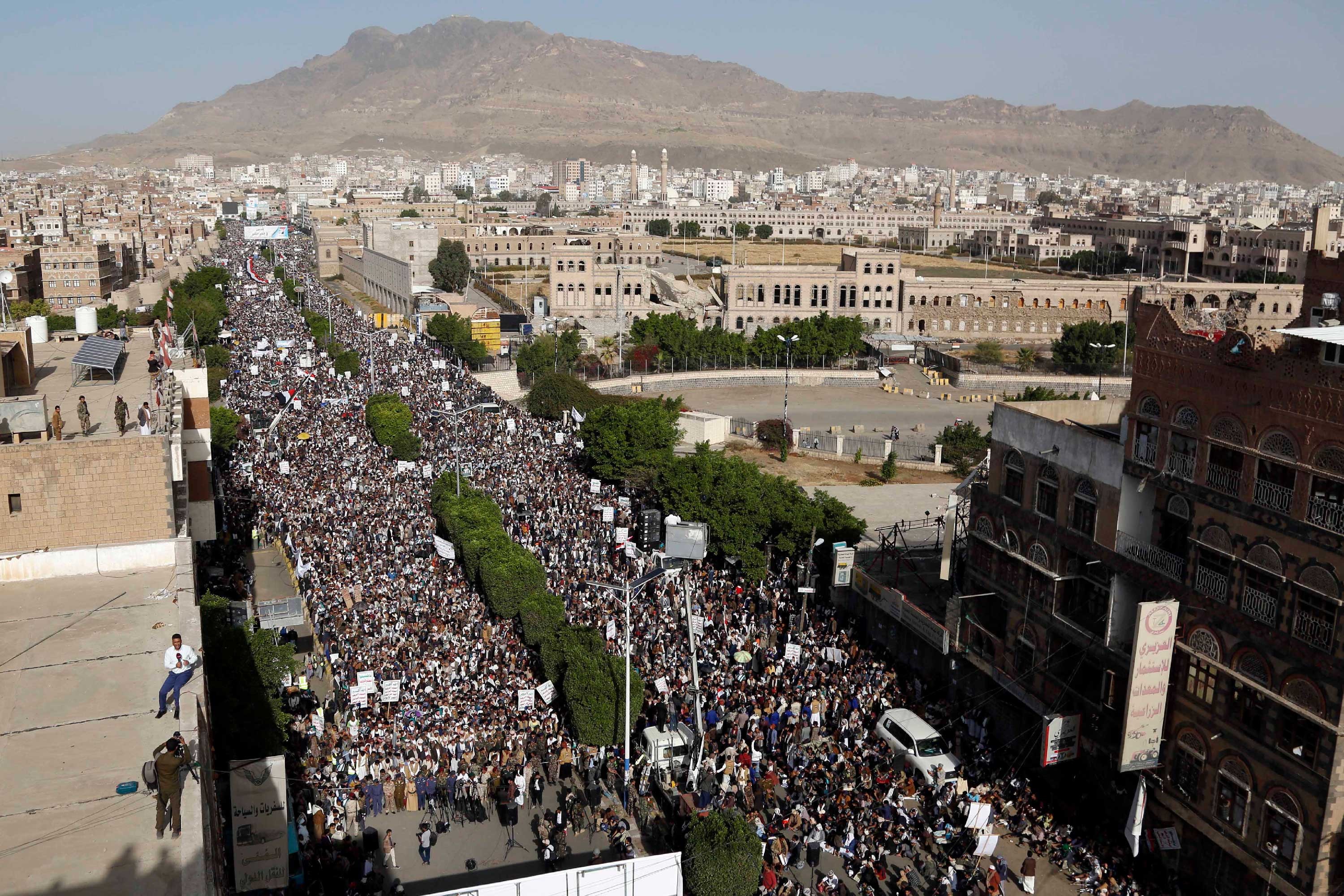 Yemen'in başkenti Sana'da düzenlenen Suudi Arabistan karşıtı yürüyüş