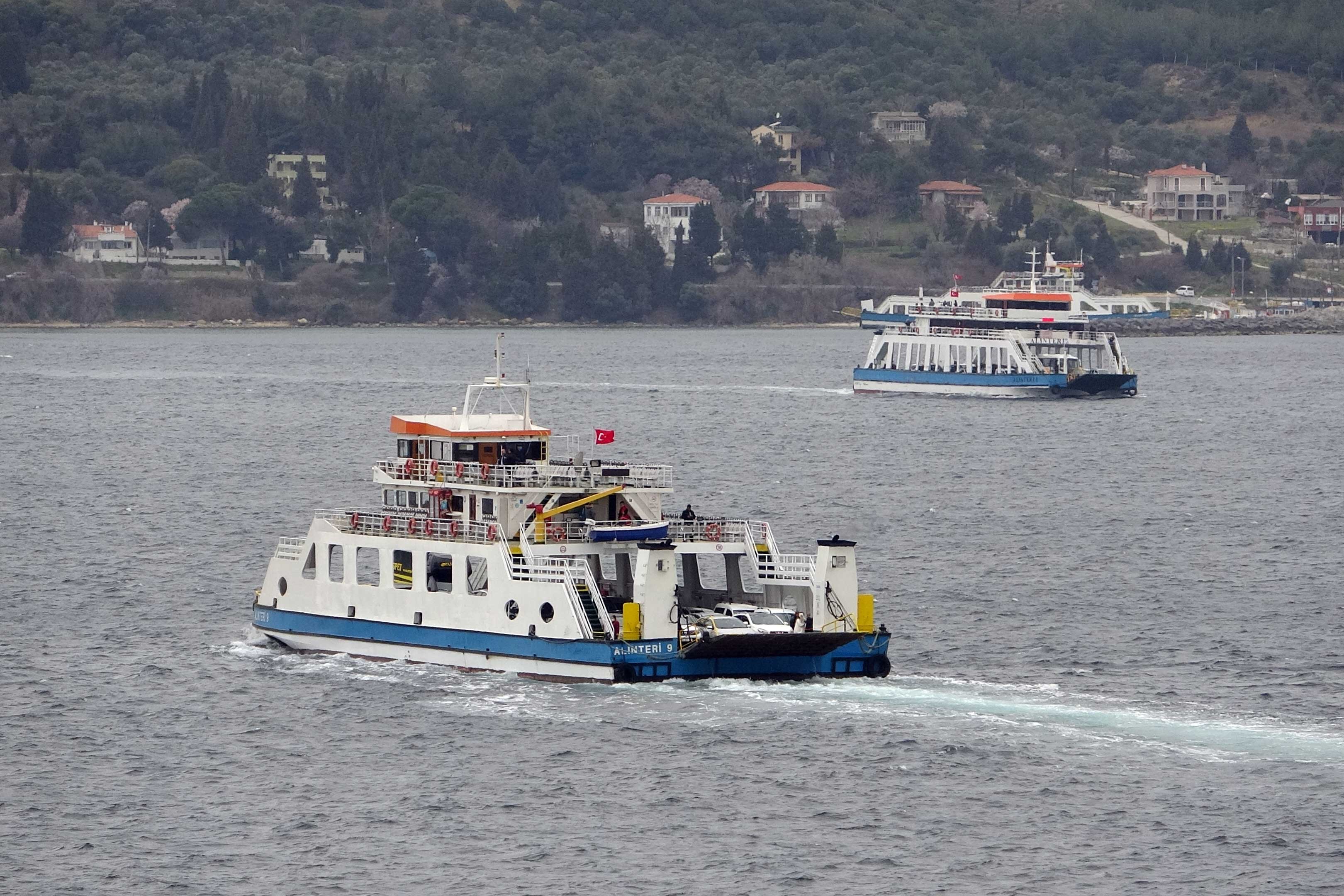 Gökçeada ve Bozcaada'ya yarınki feribot seferleri lodos sebebiyle iptal edildi