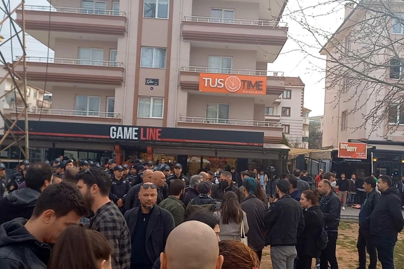 Muğla'da Kürt öğrencilere saldırıyı kınamak isteyenler polis tarafından engellendi