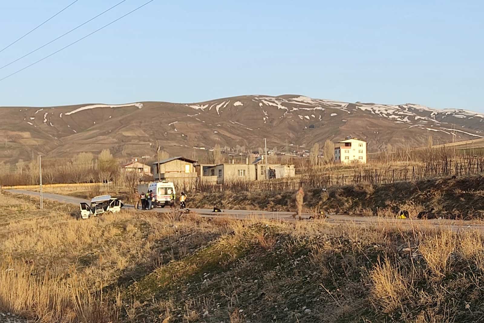 Bitlis'te mültecileri taşıyan minibüs takla attı: 4 ölü, 25 yaralı