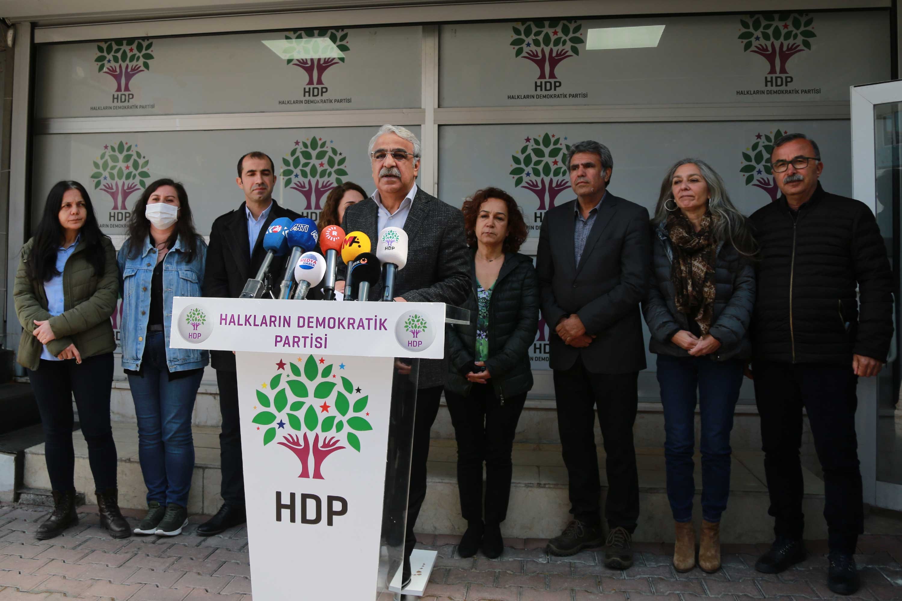 Mithat Sancar: HDP'ye karşı yürütülen saldırılar hukuk dışıdır, antidemokratiktir, hiçbir meşruiyete sahip değildir