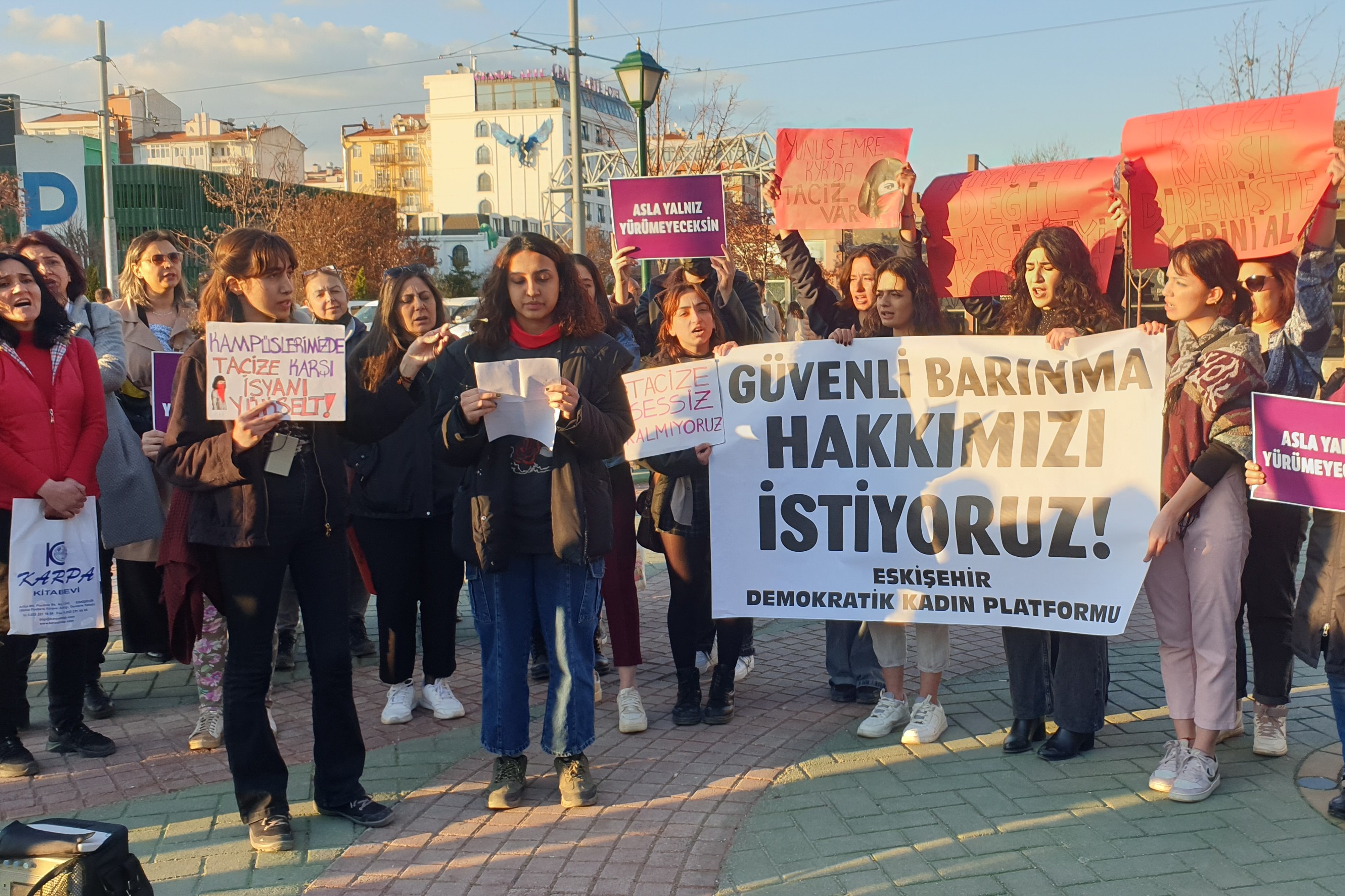 Eskişehirli kadınlardan KYK yurdunda tacize tepki: Güvenli barınma hakkımızı istiyoruz