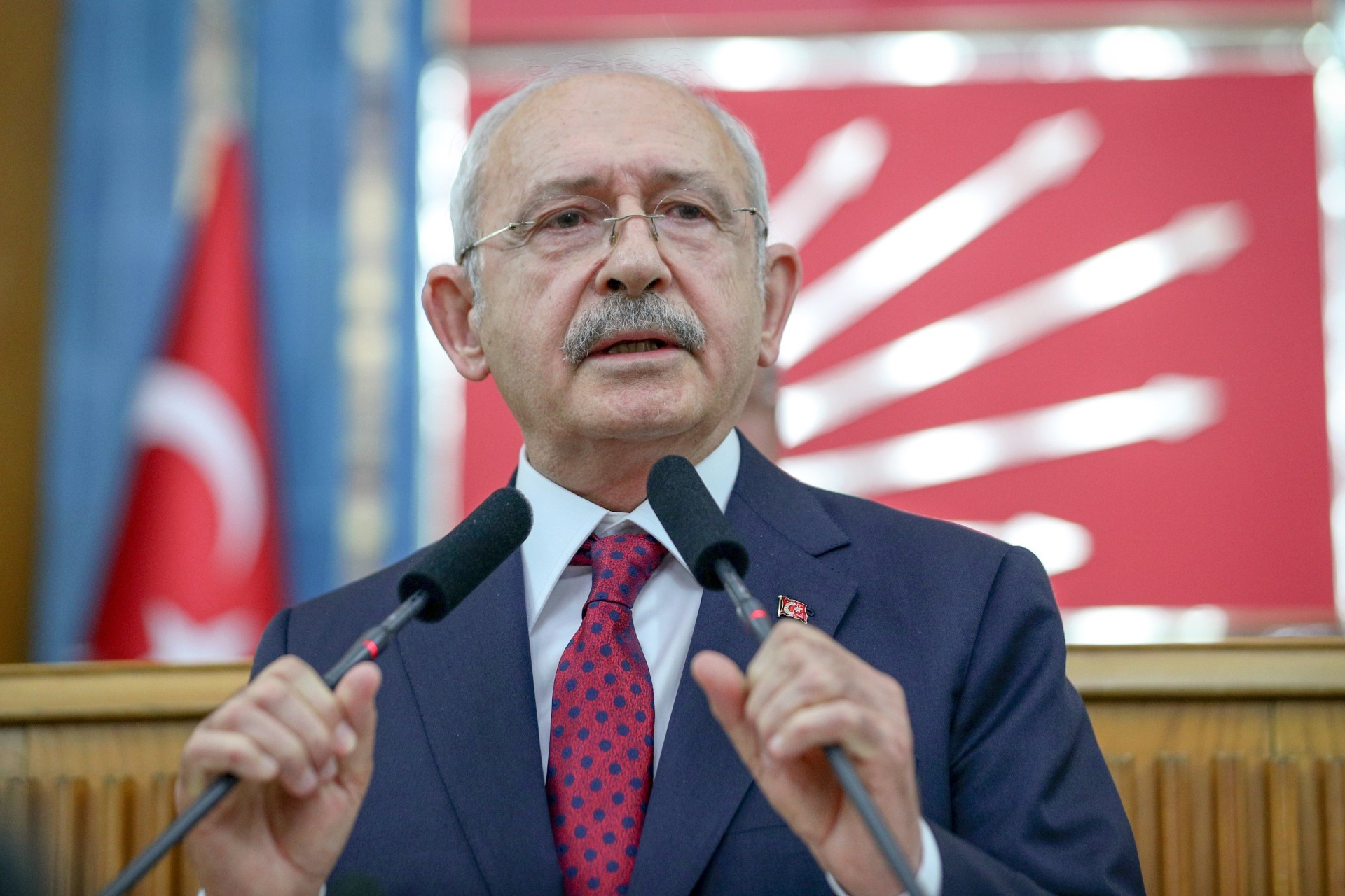 Kemal Kılıçdaroğlu: BİK, Evrensel gazetesine tam bin gündür ilan vermiyor, neden?