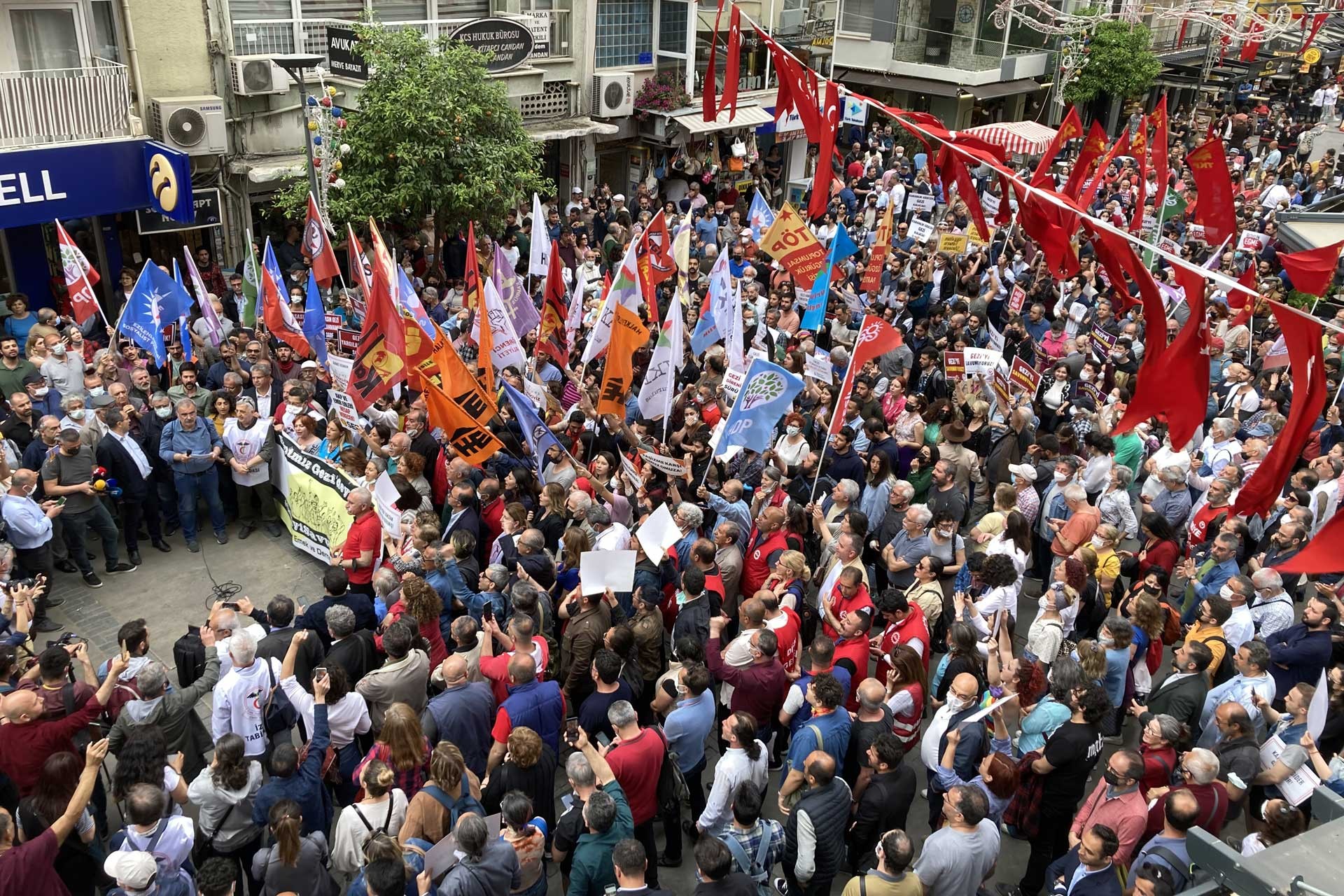 Ege Bölgesi illerinde halk Gezi Davası kararını protesto etti