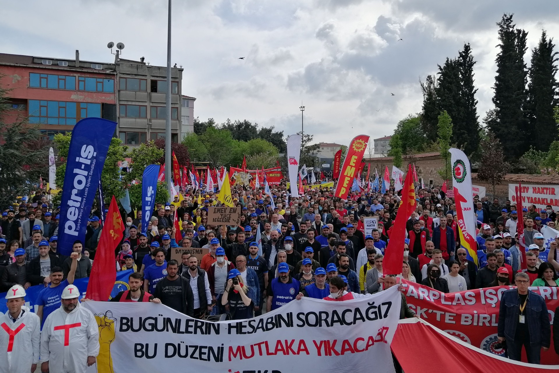 Gebzeli işçiler yasak kararını geri aldırdı, Kocaeli’de iki ayrı 1 Mayıs kutlandı