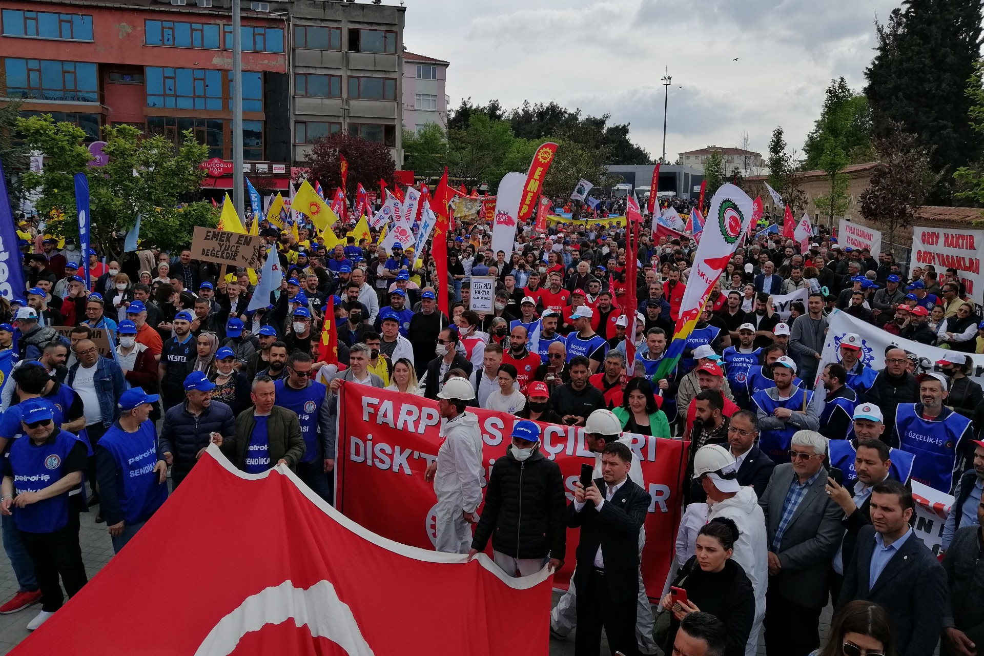 İzlenim: Gebze'de işçiler kent meydanını ‘söke söke aldı!’