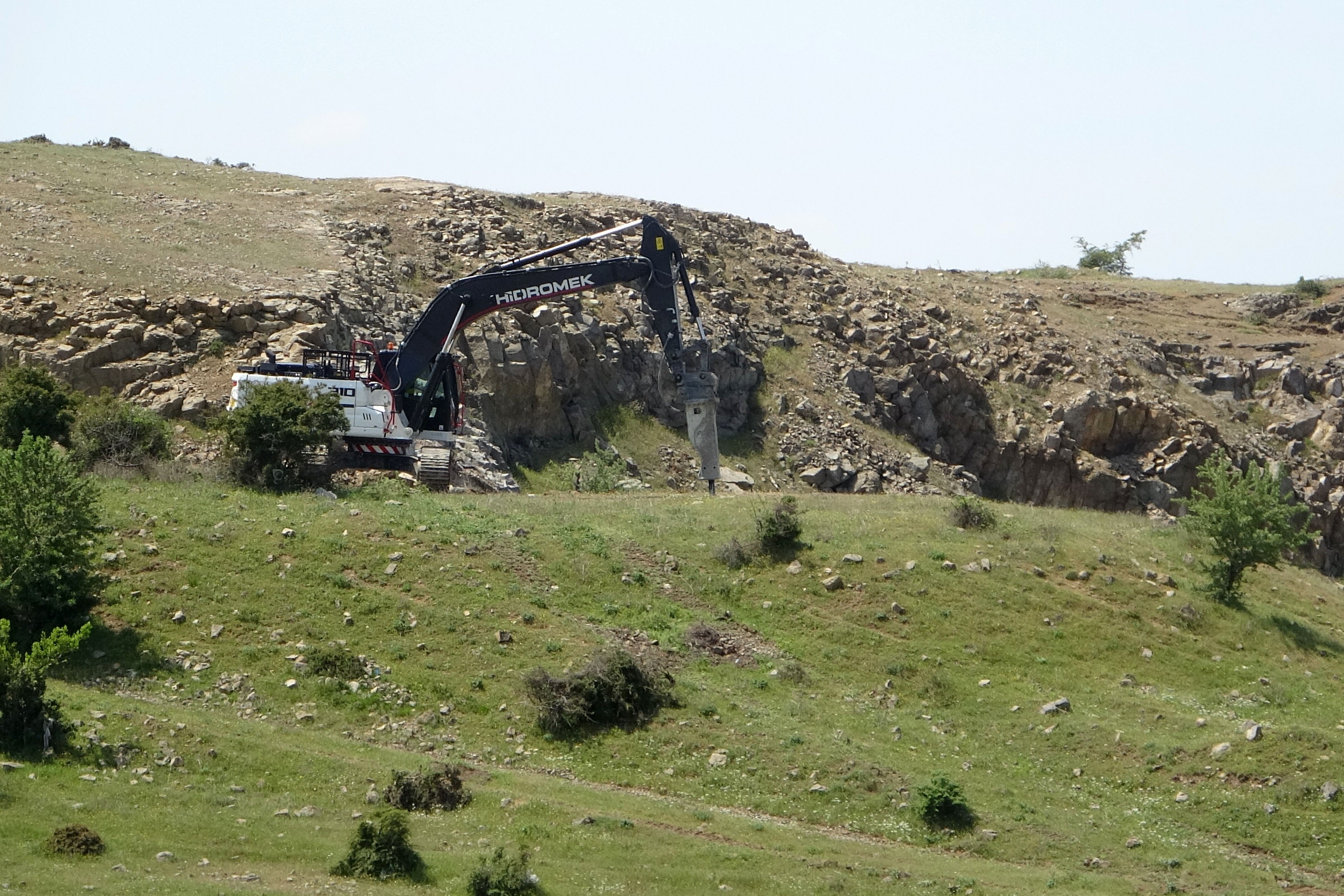 Edirne'de yerleşim yerine 160 metre mesafedeki taş ocağında çalışma durduruldu