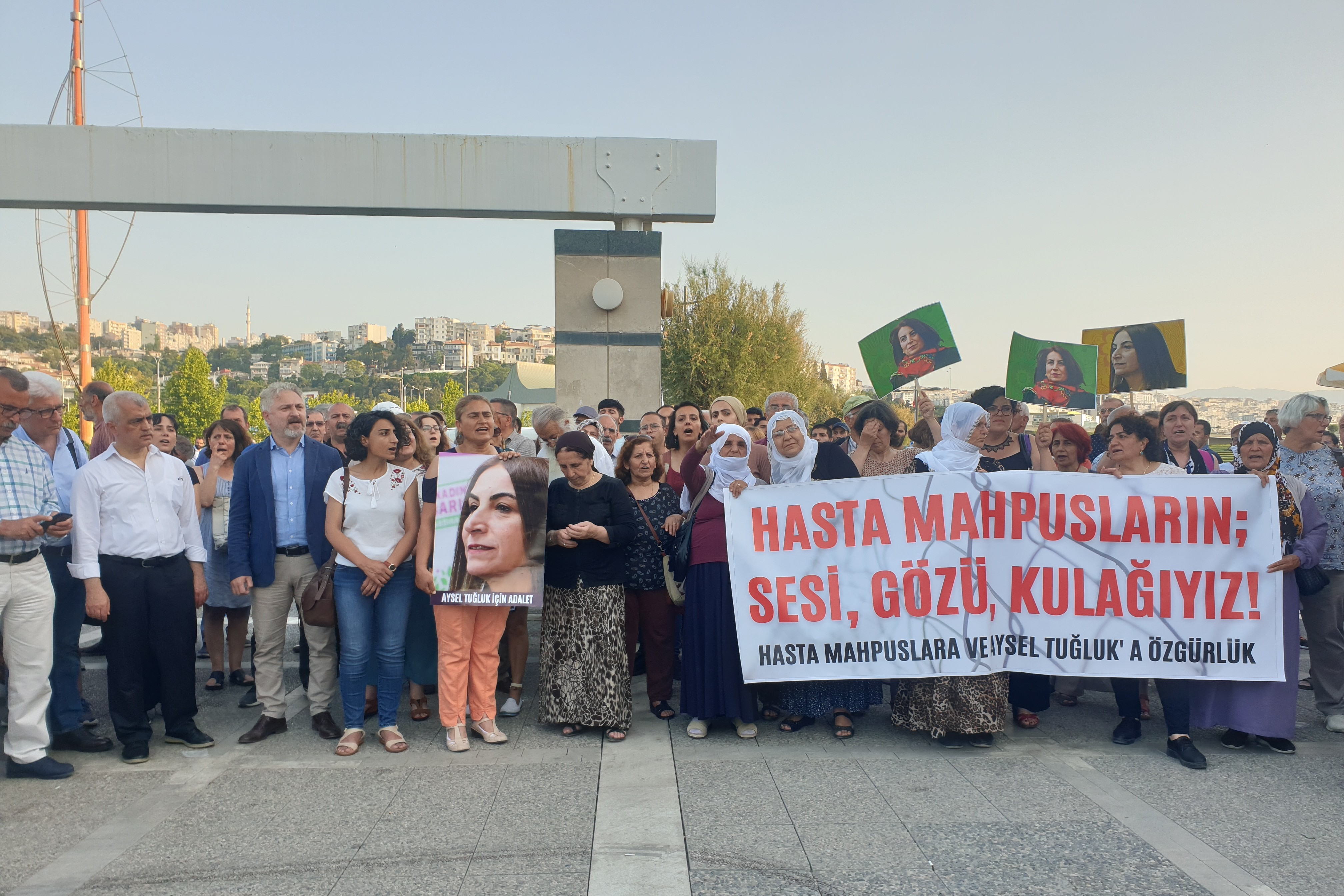 İzmir’de hasta tutuklular için toplanan imzalar Adalet Bakanlığına gönderilecek