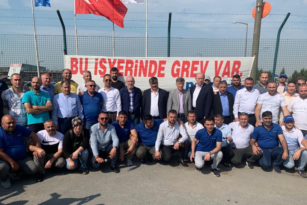 greve çıkan işçiiler