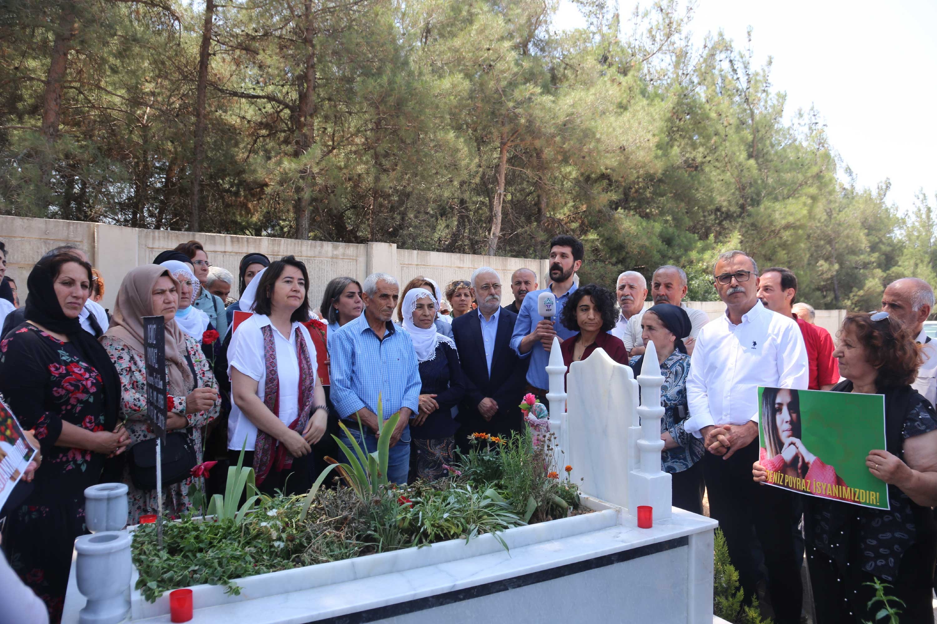 Deniz Poyraz katledildiği yerde ve mezarı başında anıldı