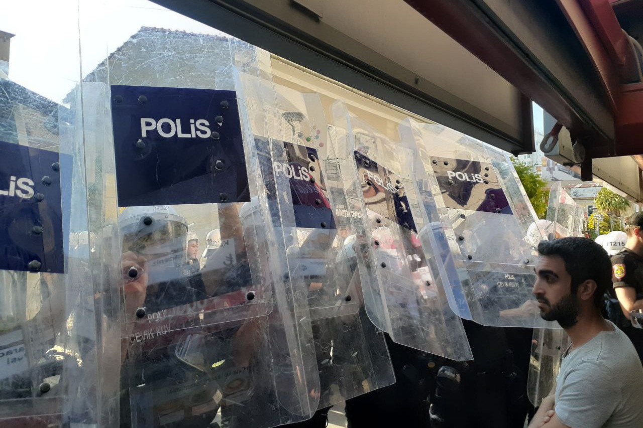 Polis barikatları