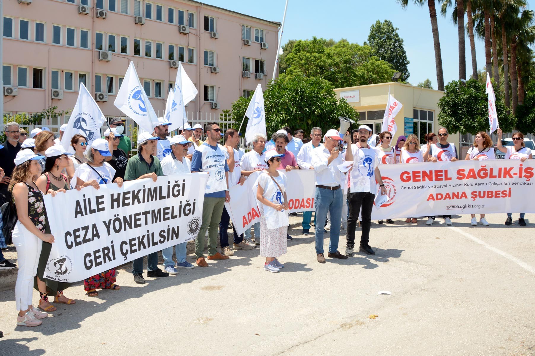 Aile hekimleri eylemde: Ceza yönetmeliği iptal edilsin