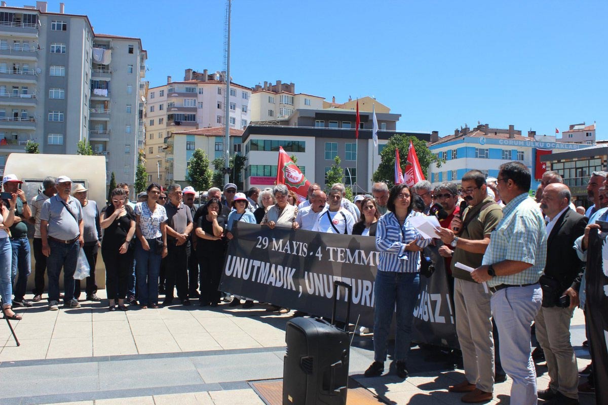 Çorum'da katledilenler katliamın 42. yılında anıldı | "Dosyalar yeniden açılsın"