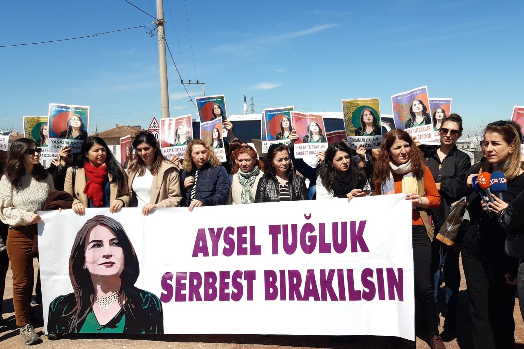 "Aysel Tuğluk'un yanında olmaya devam edeceğiz"