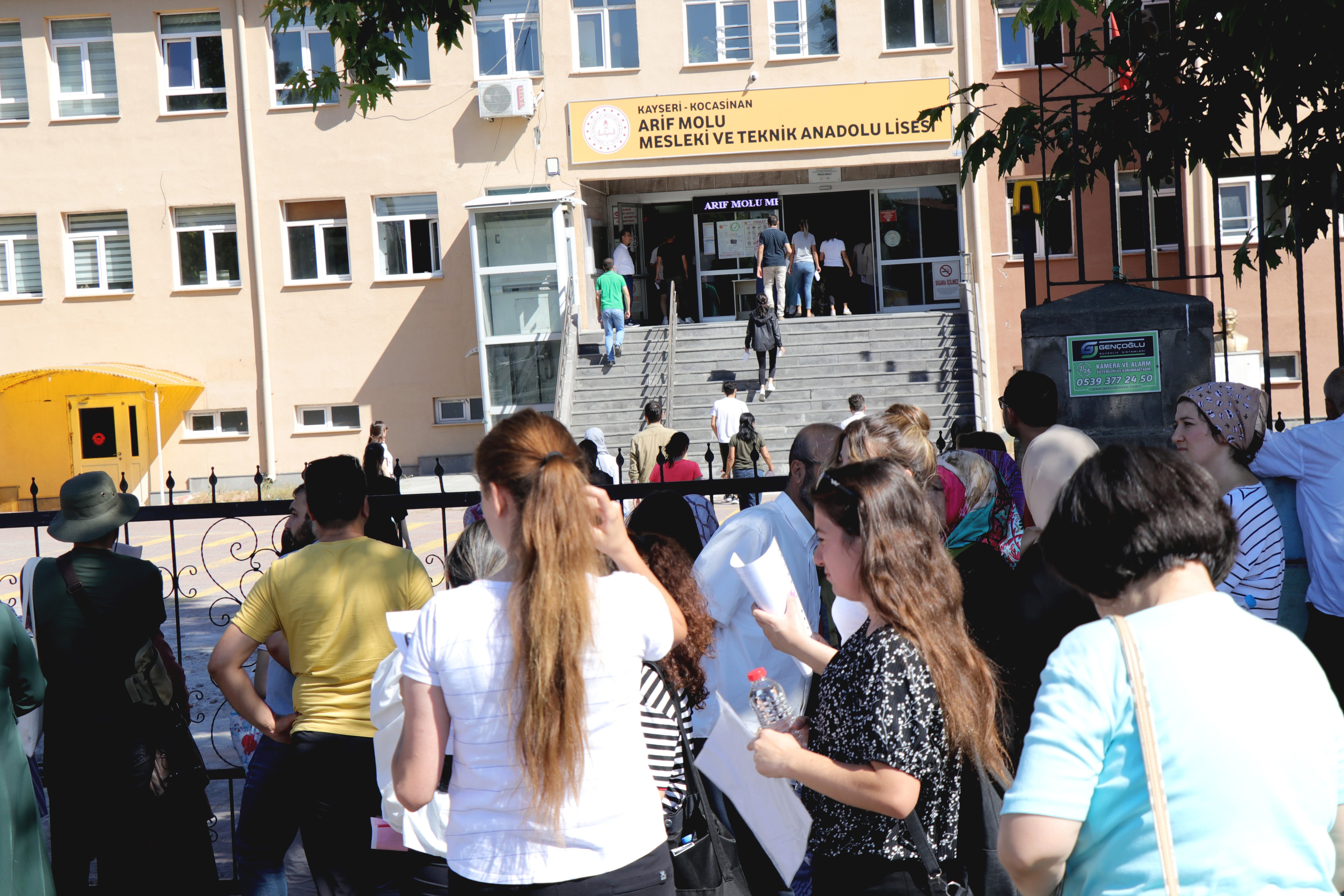 KPSS’ye girecek gençler ÖSYM’ye güvenmiyor: Yeniden sorular çalınır endişesi var