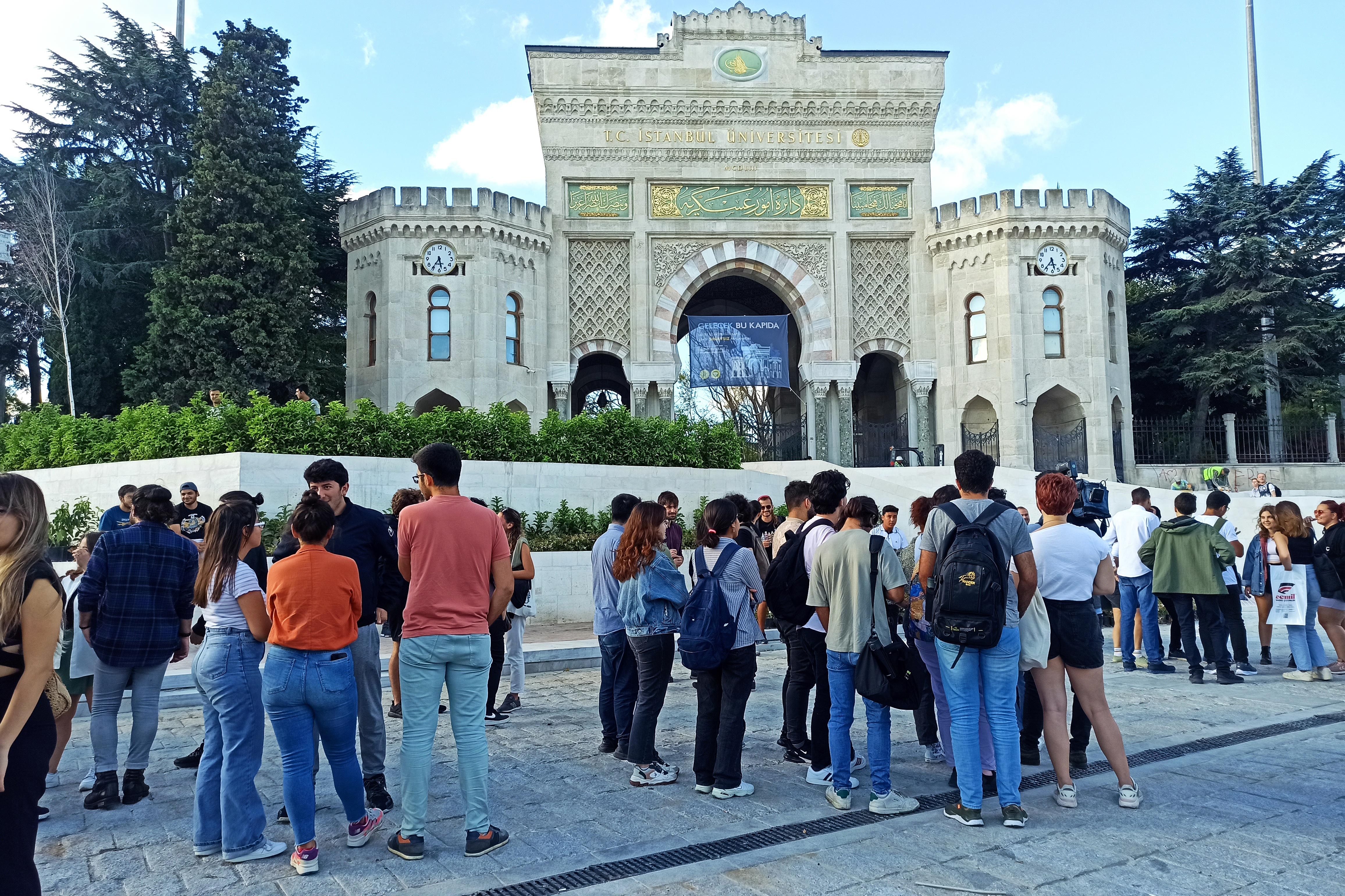 Egitim Sen: Üniversiteler öğrencisiyle, akademik ve idari çalışanlarıyla tüm bileşenlerine aittir