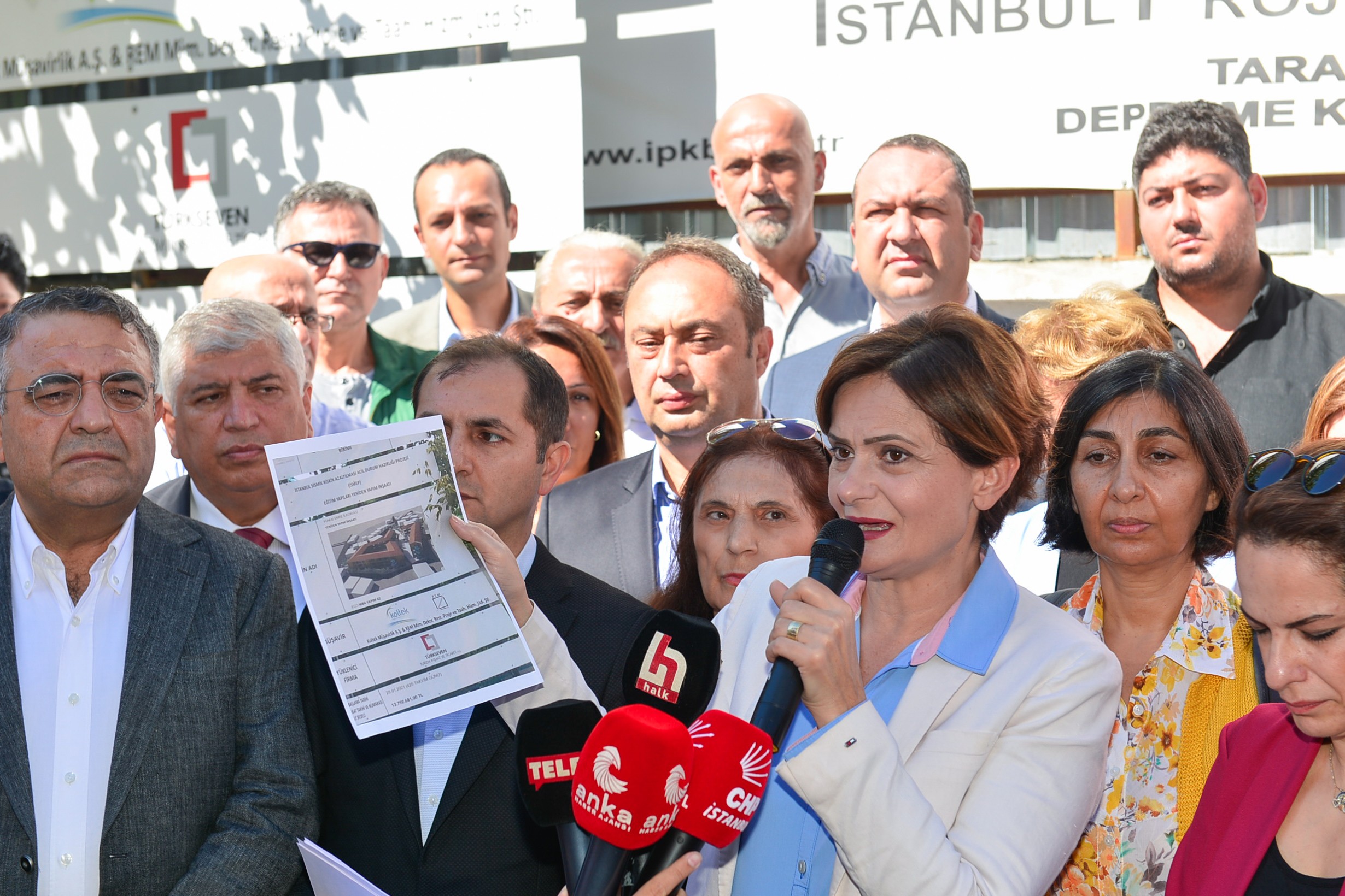 Kaftancıoğlu: Kapısını çaldığımız her aile çocuğunu hakkı olan okula gönderemediğini söylüyor