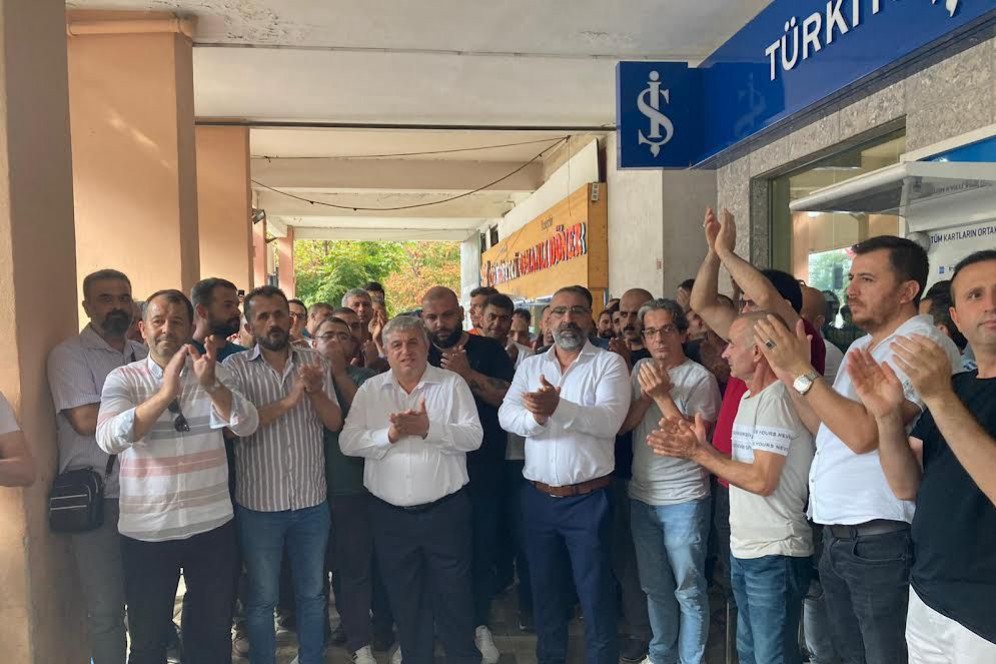 Cam işçileri banka promosyonları için imza kampanyası başlattı