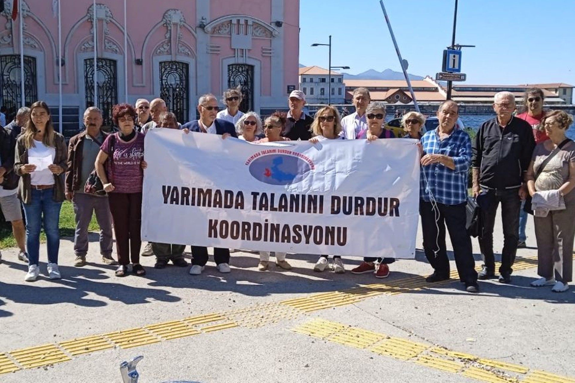 Çeşme Projesine karşı toplanan imzalar İl Kültür Müdürlüğü’ne verildi