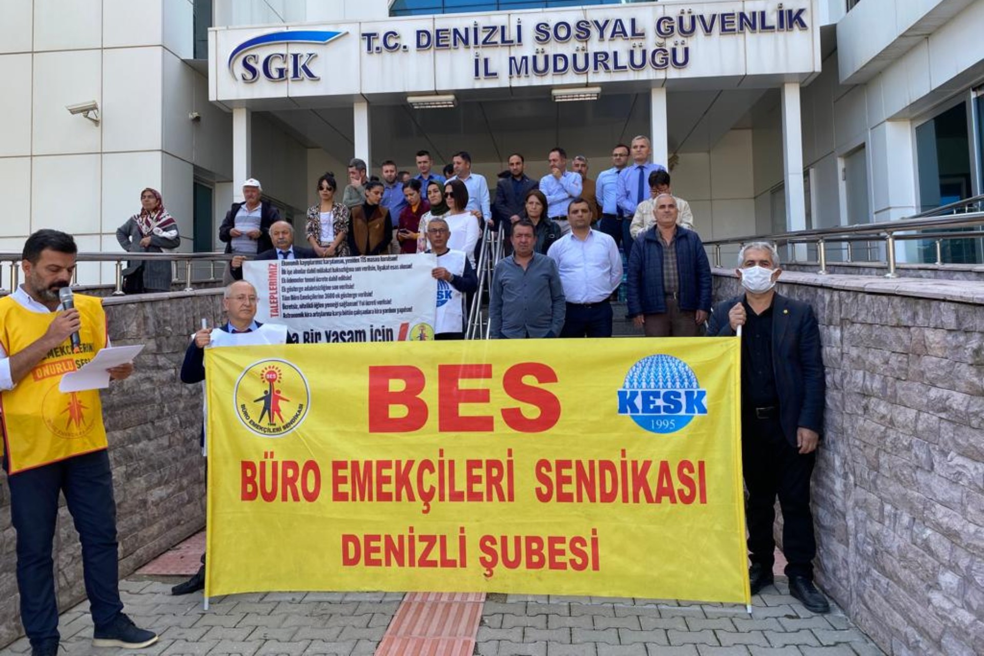 Büro emekçileri AKP bütçelerini eleştirerek vergide adalet istedi