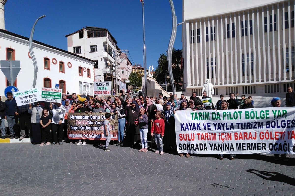 Denizli Gümüşdere halkı mermere karşı yürüdü