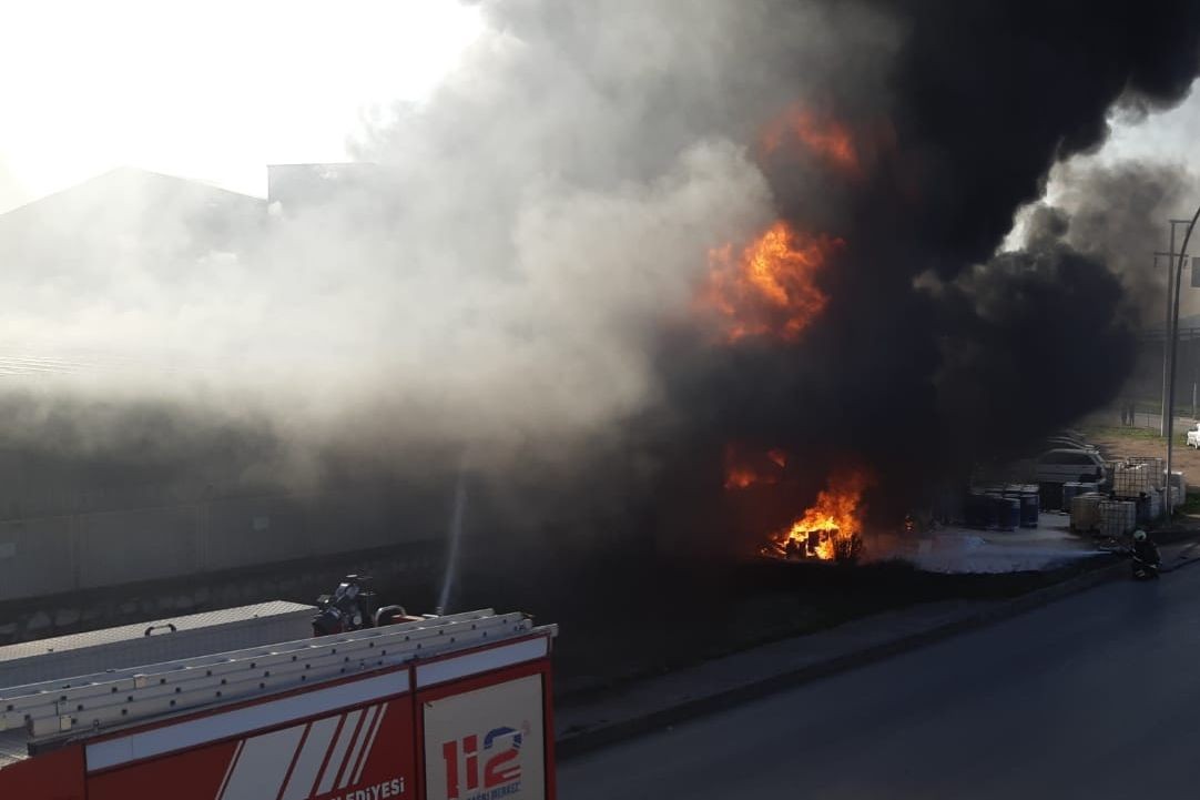 Kocaeli'de sanayi tesisinde yangın çıktı