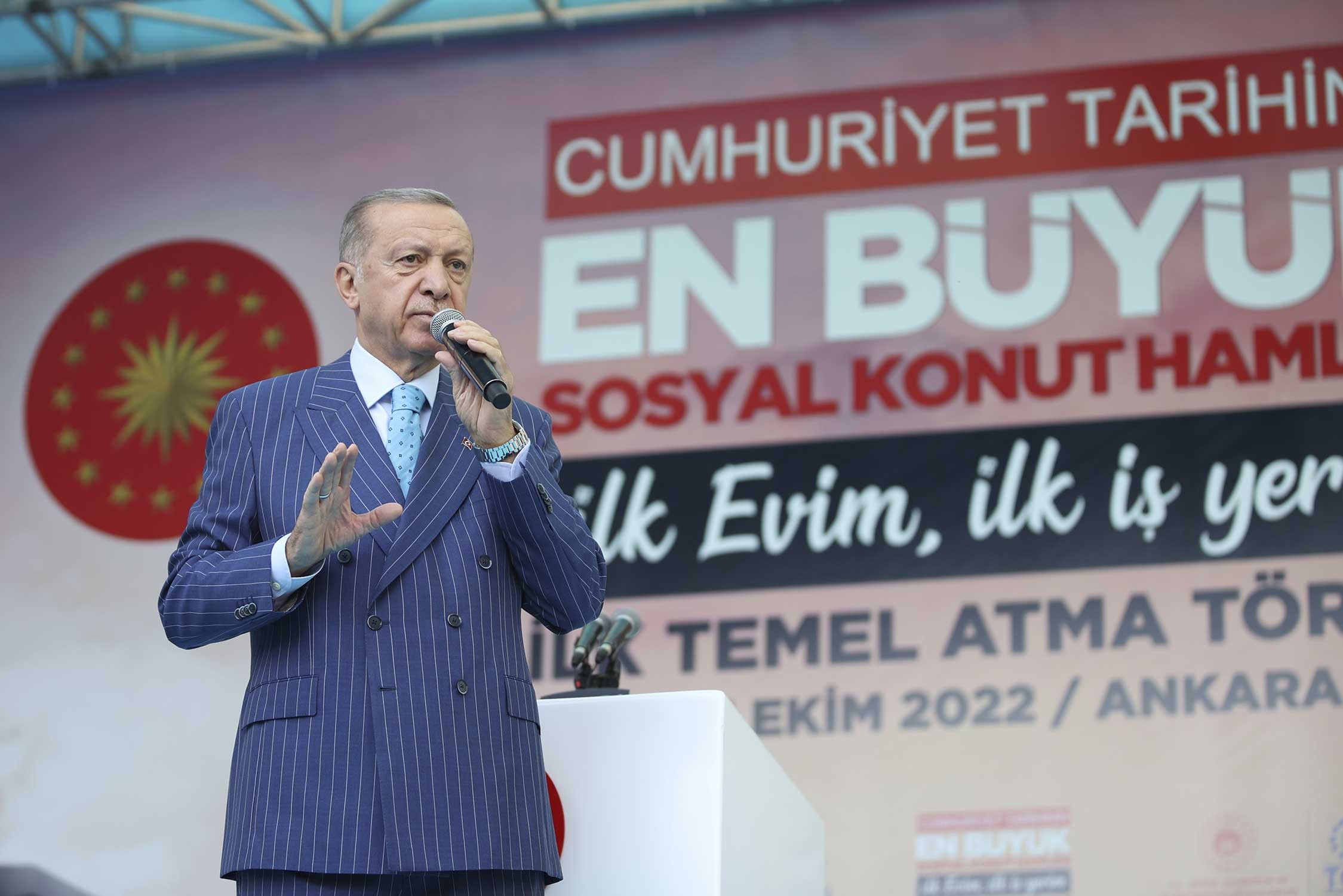 Erdoğan "sosyal konut" temel atma töreninde oy istedi