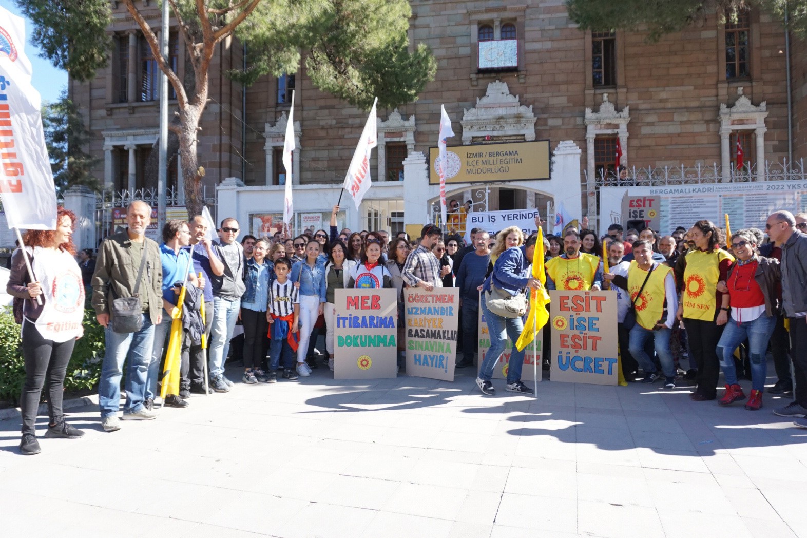 Bergama'da ortak eylem.