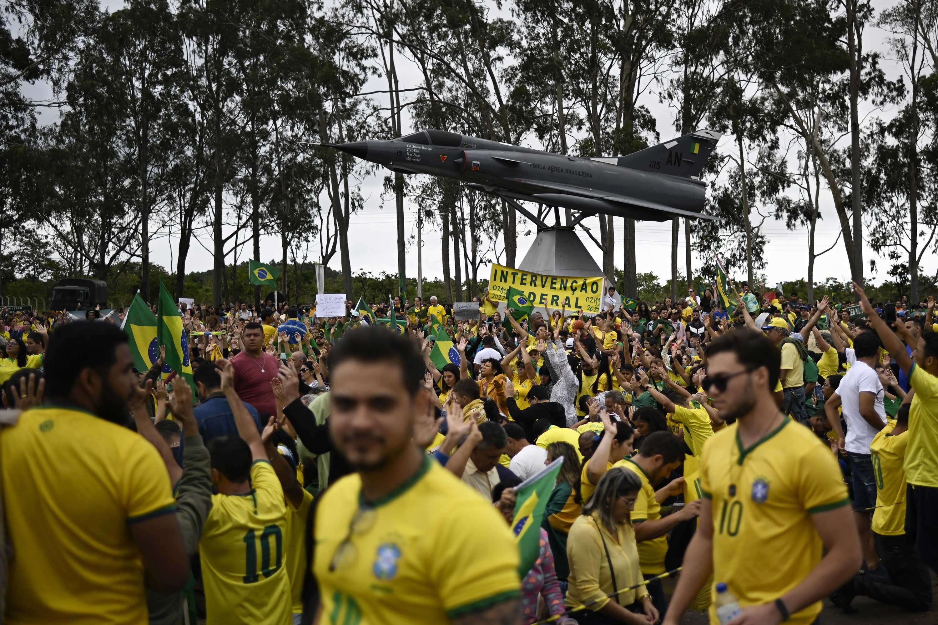 Destekçileri orduya darbe çağrısı yaptı, Bolsonaro "Yol kapatma eylemlerini durdurun" dedi