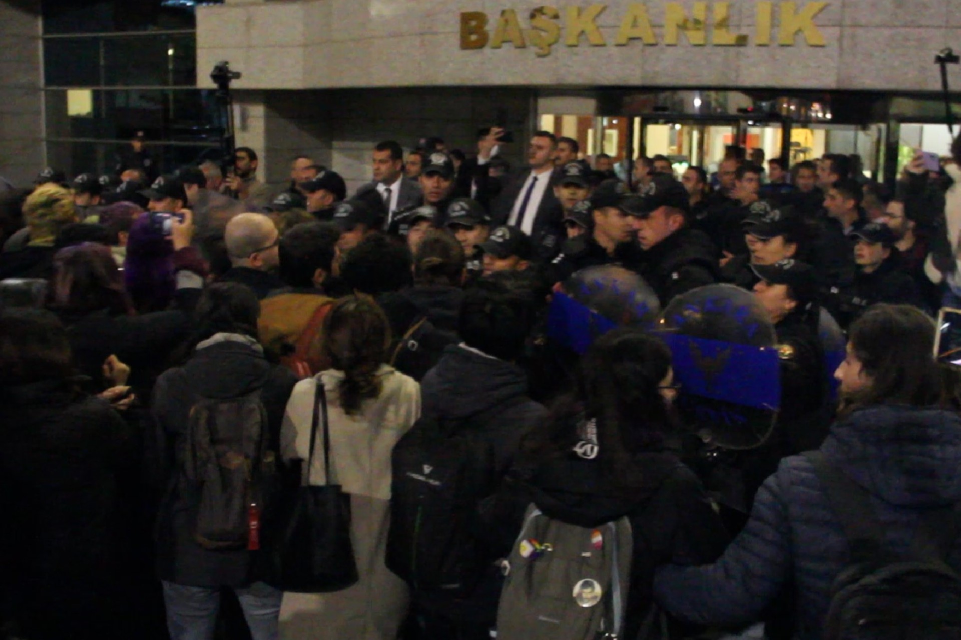 ODTÜ öğrencileri Ankara Büyükşehir Belediye Meclisi toplantısına alınmadı