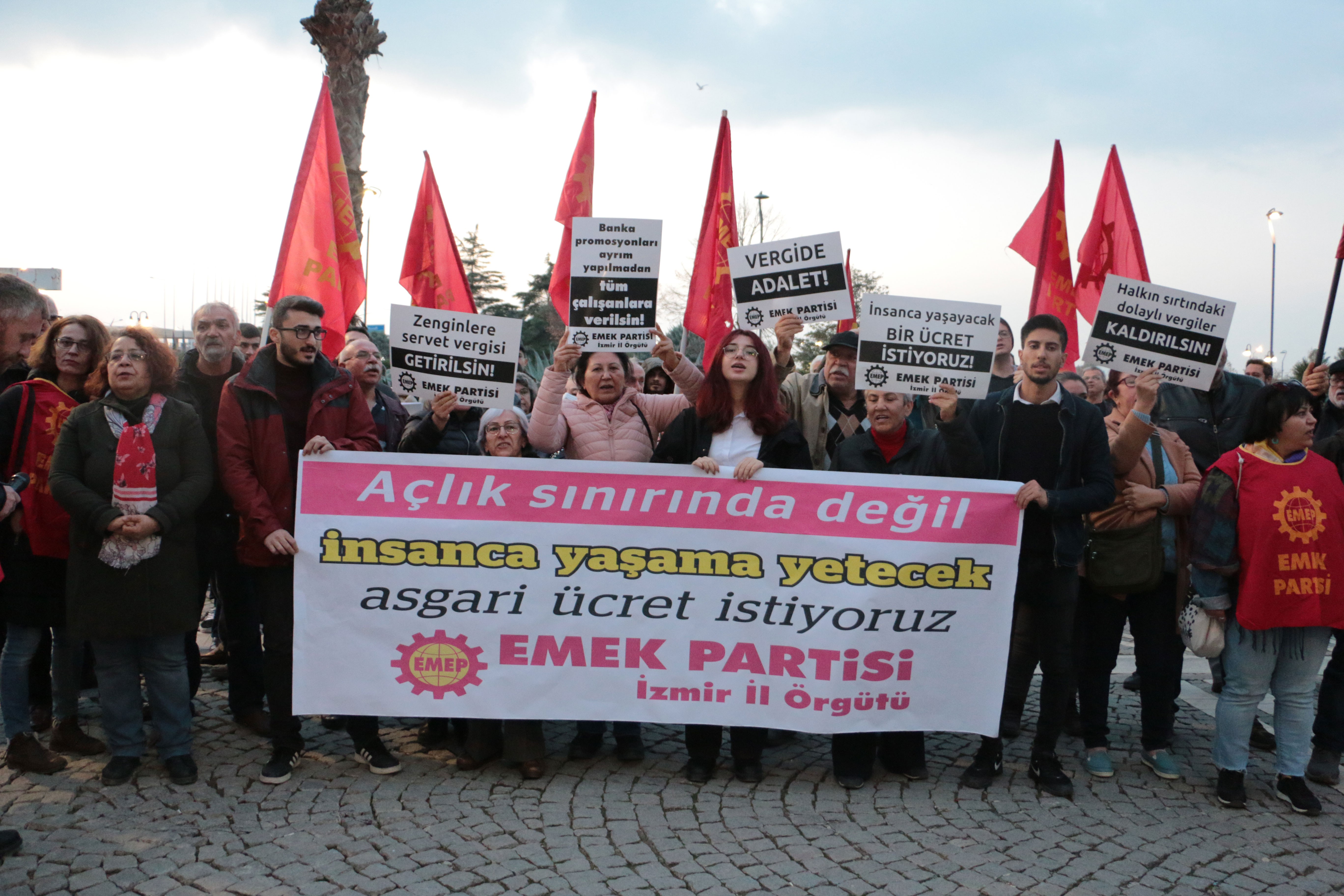 EMEP İzmir: Yoksulluk sınırını aşan bir asgari ücret istiyoruz