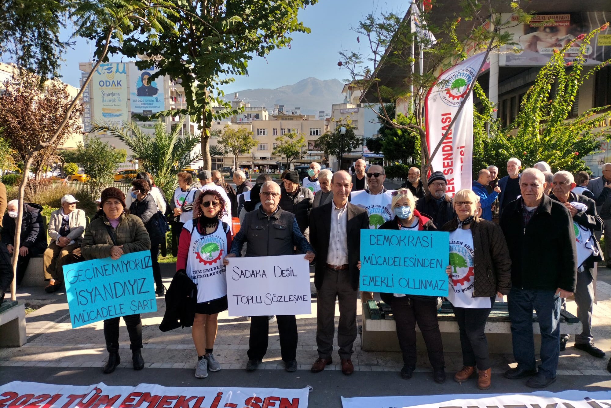 Hatay'da emeklilerden insanca yaşam talebi: En düşük emekli maaşı asgari ücret seviyesinde olmalı