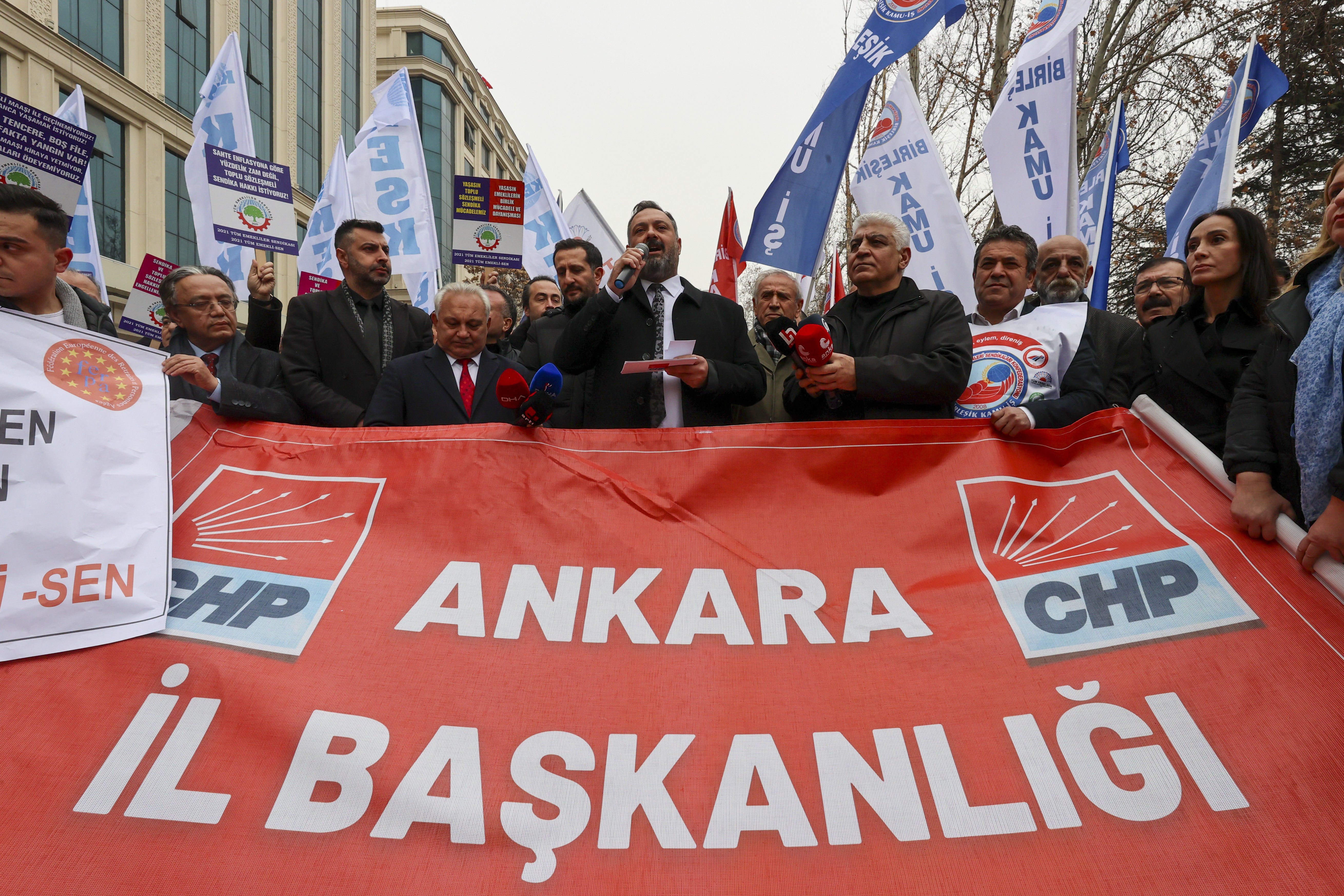 CHP, emekli ve memur maaşı zam oranına 81 ilde tepki gösterdi