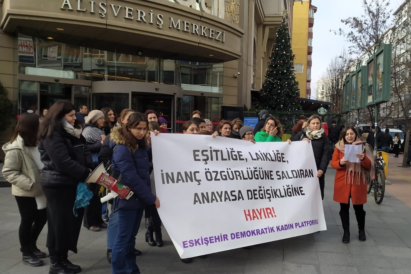 Anayasa değişikliği teklifi perşembe günü komisyonda görüşülecek