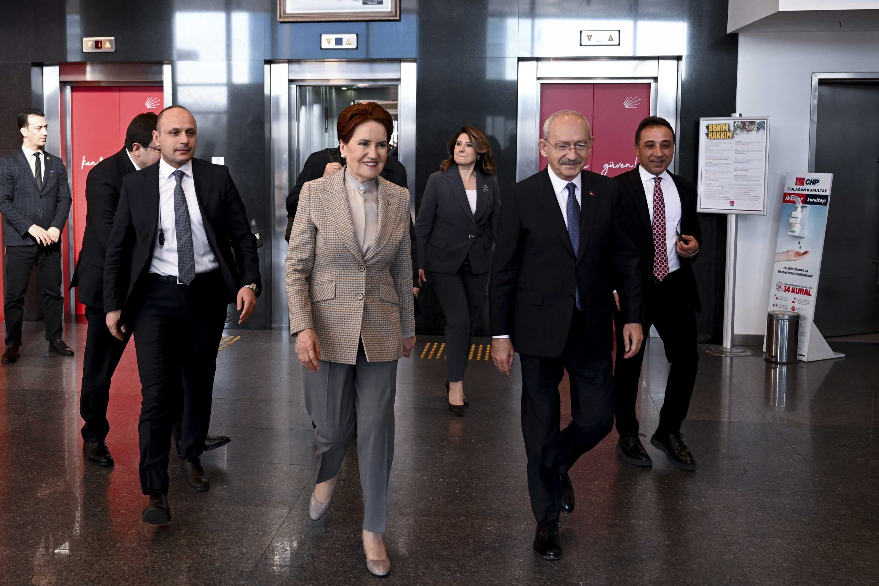 Akşener, altılı masa toplantısı öncesi Kılıçdaroğlu ile bir araya geldi