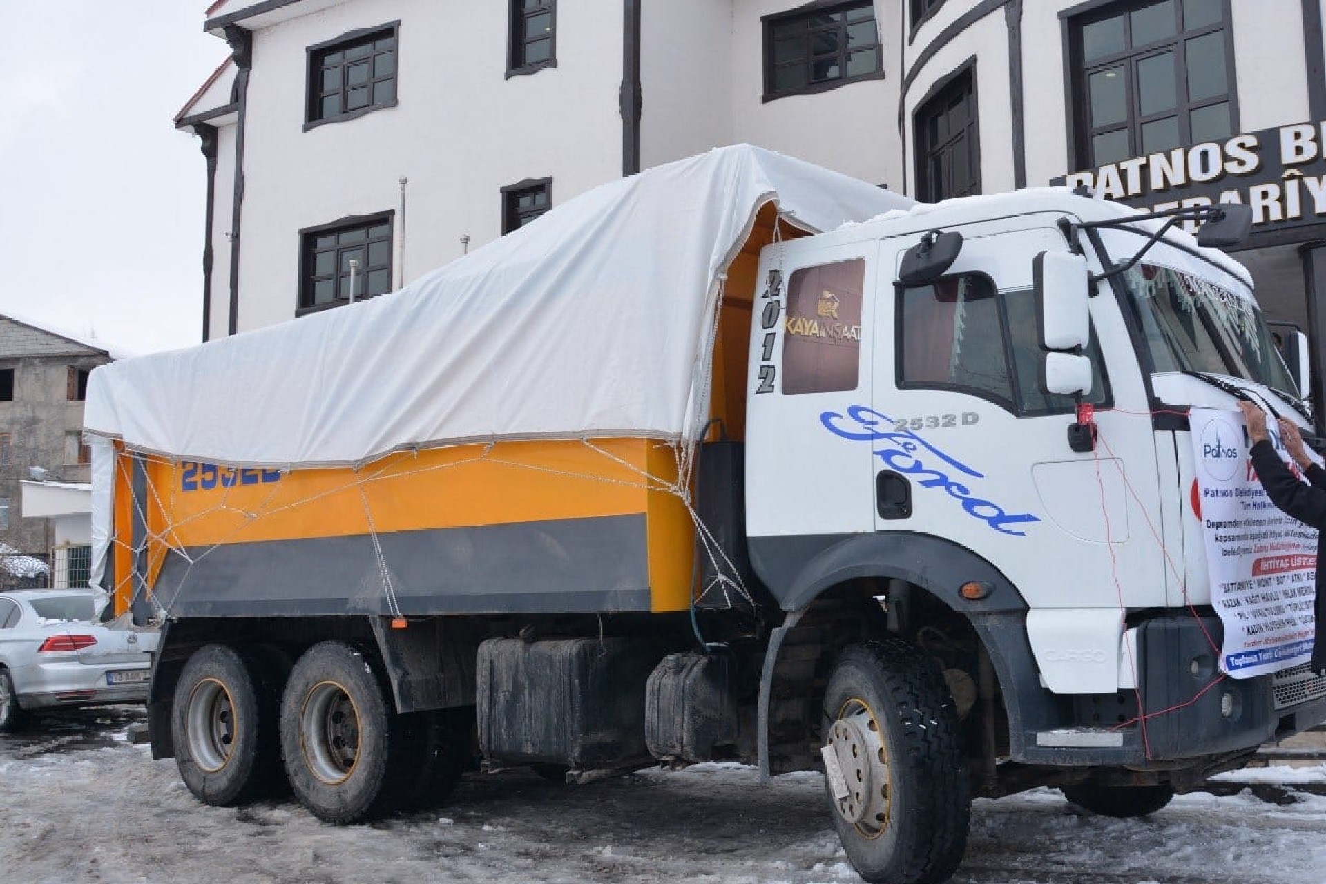 Deprem yardımlarına el koyan devlet, STK'lerden destek istiyor