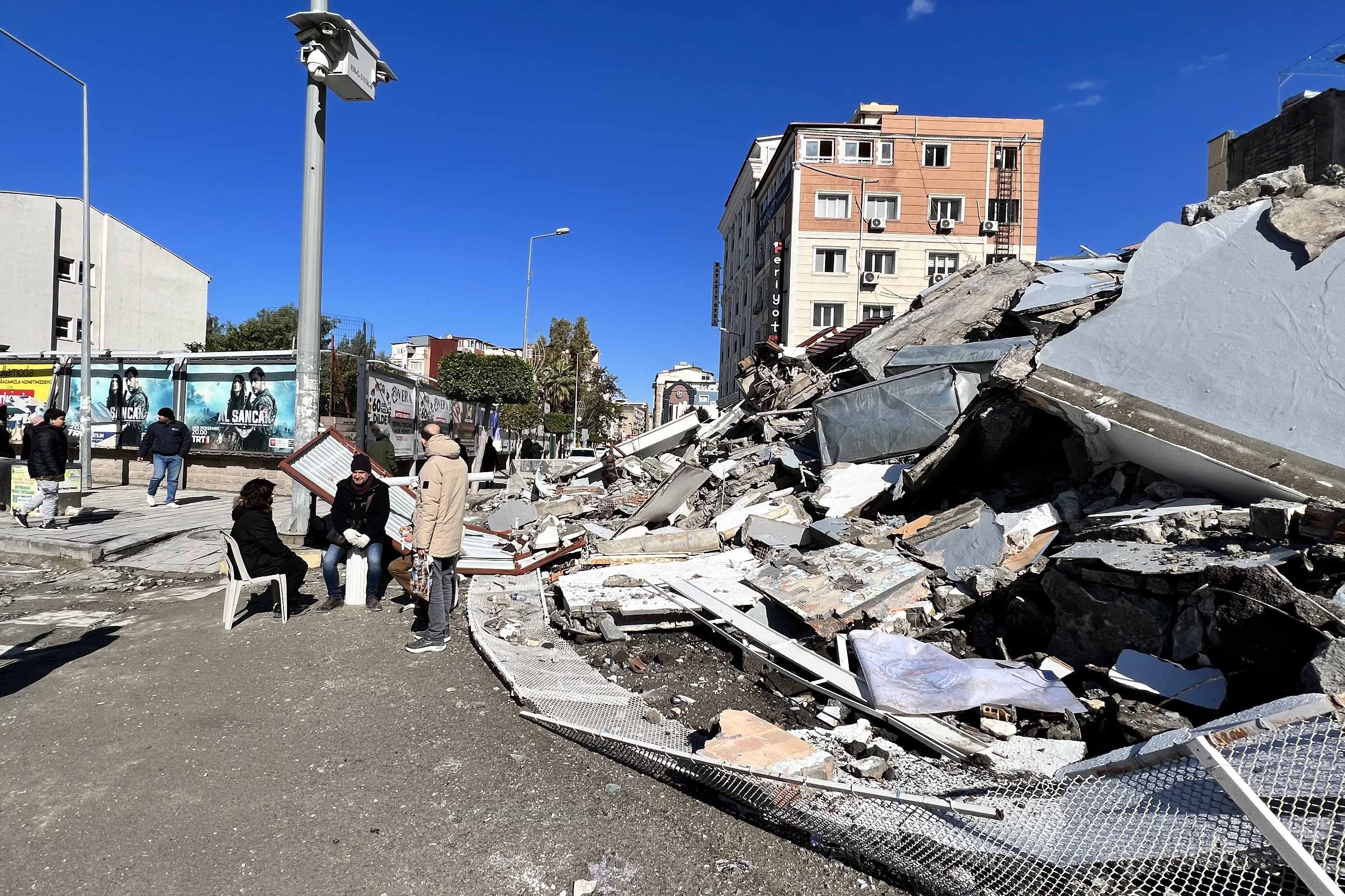 Hatay'da deprem sonrası enkaz görüntüsü