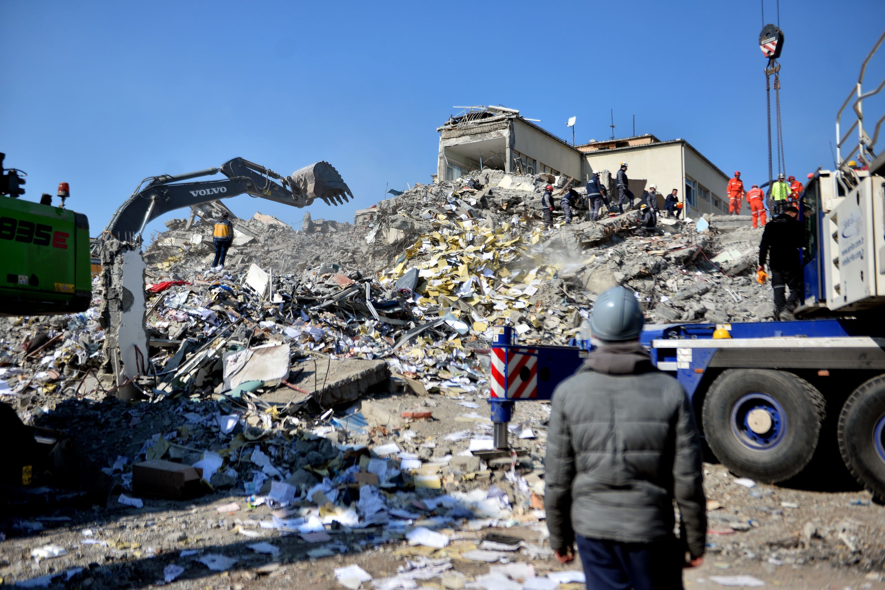 Deprem bölgesinde 614 bin kişi işsiz kaldı