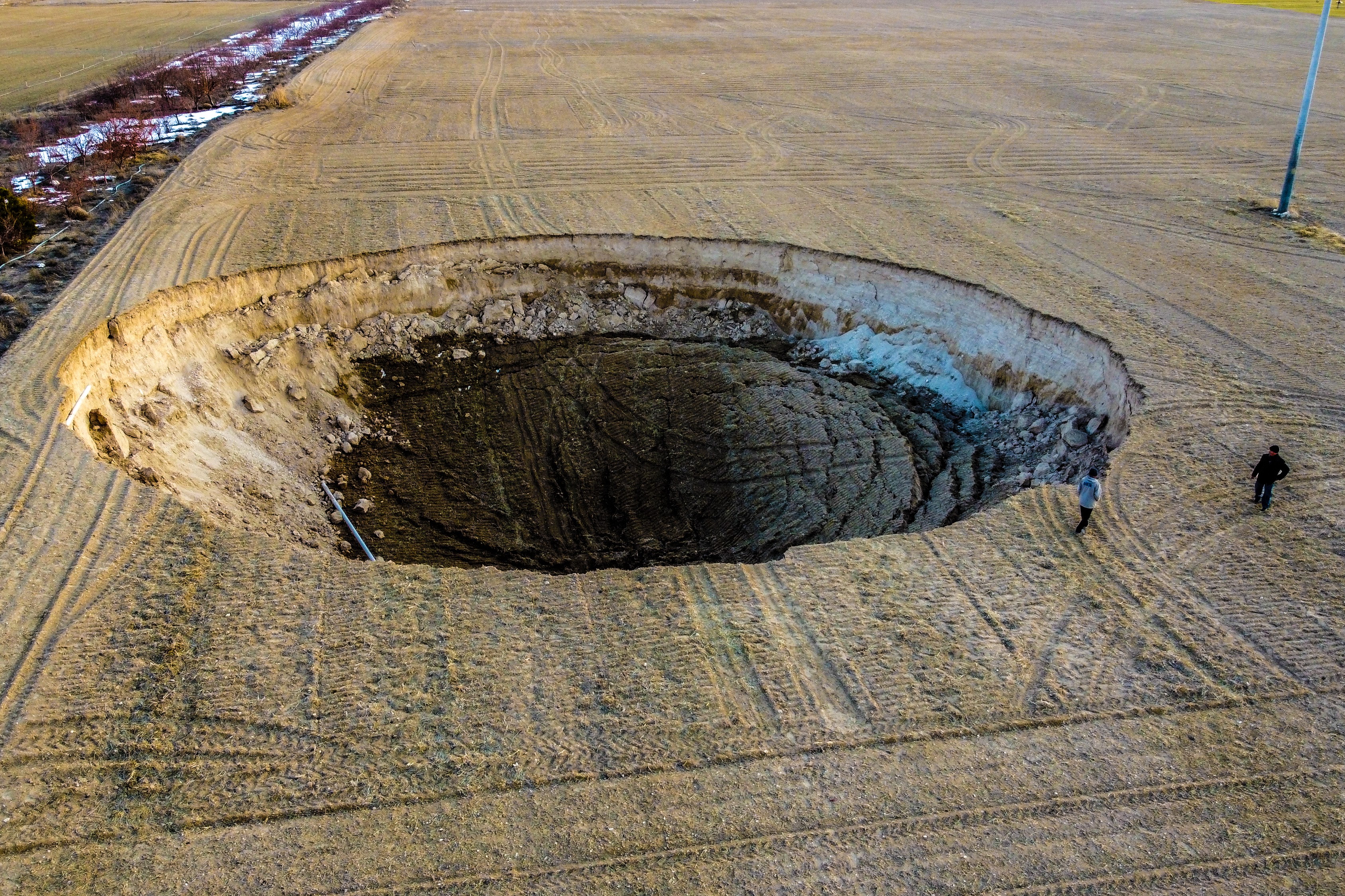 Konya'da 37 metre çapında, 12 metre derinliğinde obruk oluştu