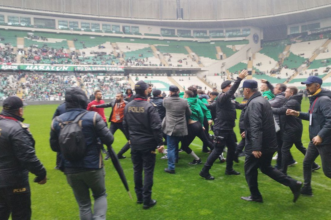 Bursaspor-Amedspor maçındaki ırkçı saldırıyla ilgili 3 sanığa 10 yıl 5'er aya kadar hapis istemi