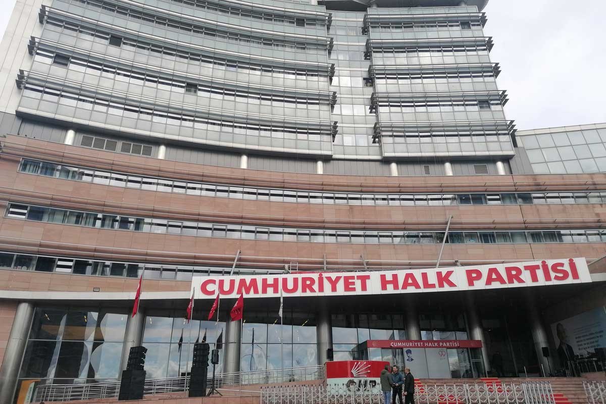 CHP'de kritik MYK toplantısı: Tüm MYK üyeleri istifa etti