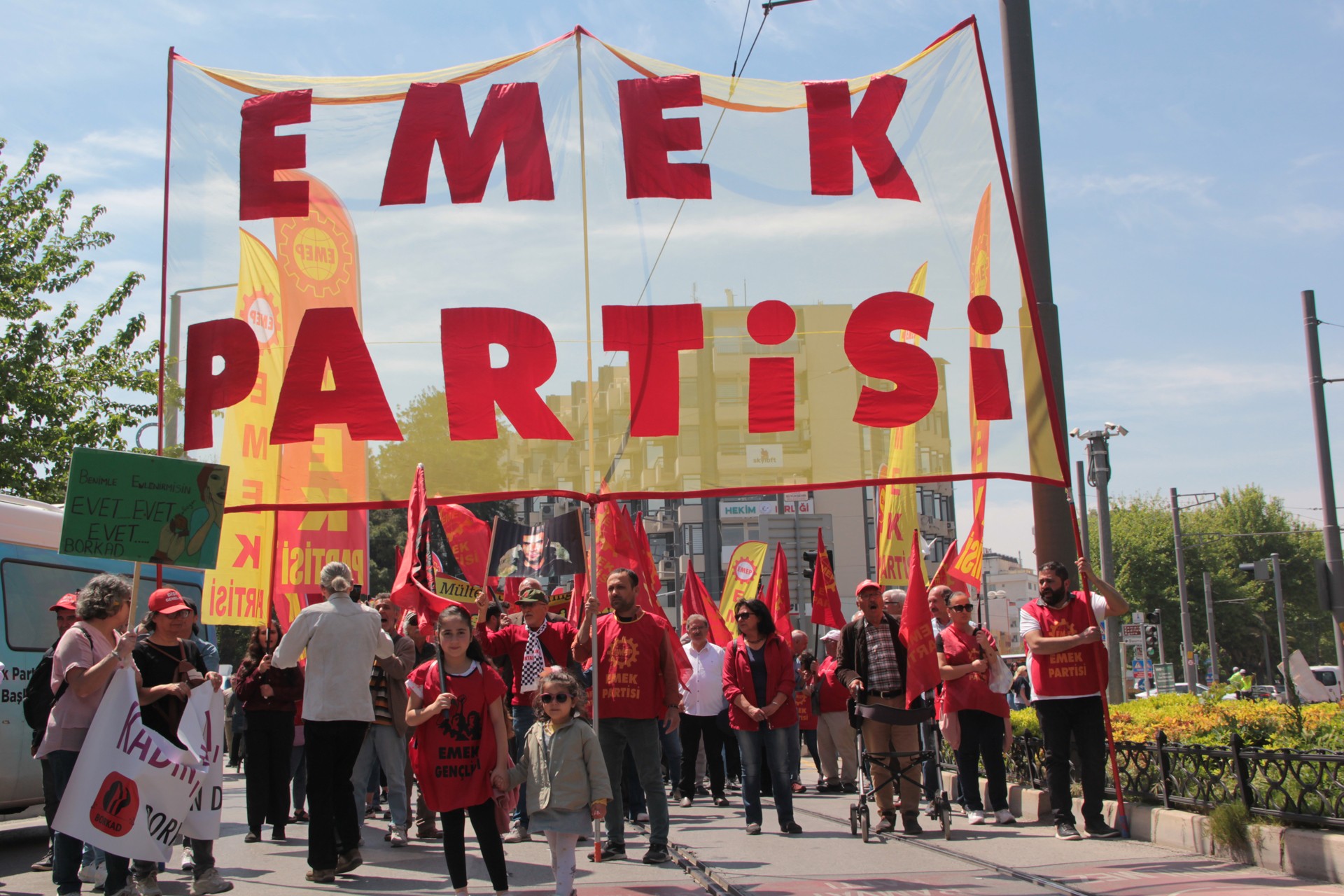 EMEP, 10. kongresine çağırdı: Barbarlık yenilecek, işçi sınıfı kazanacak