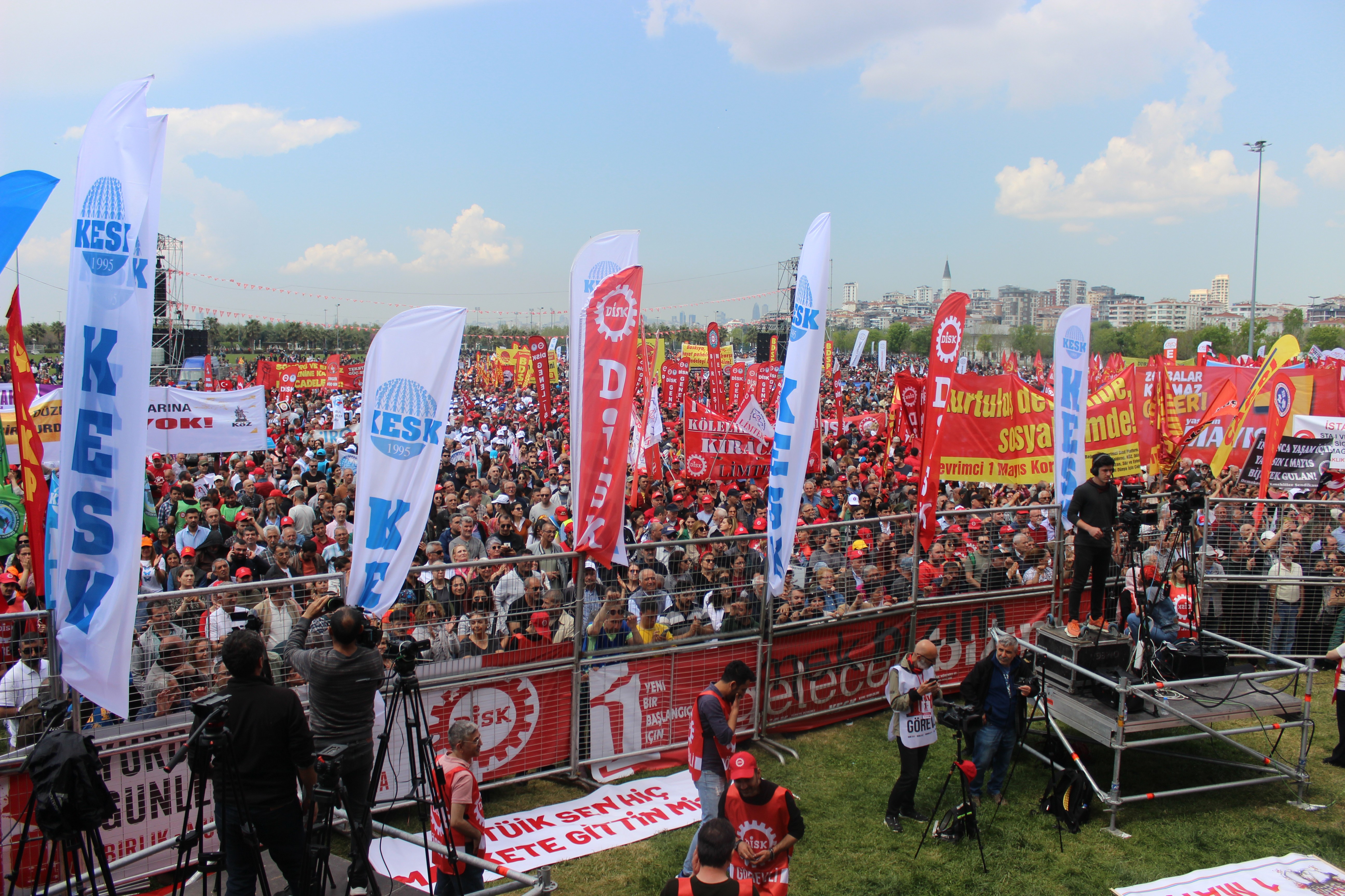 Economic problems and elections dominated May Day rallies in Turkey