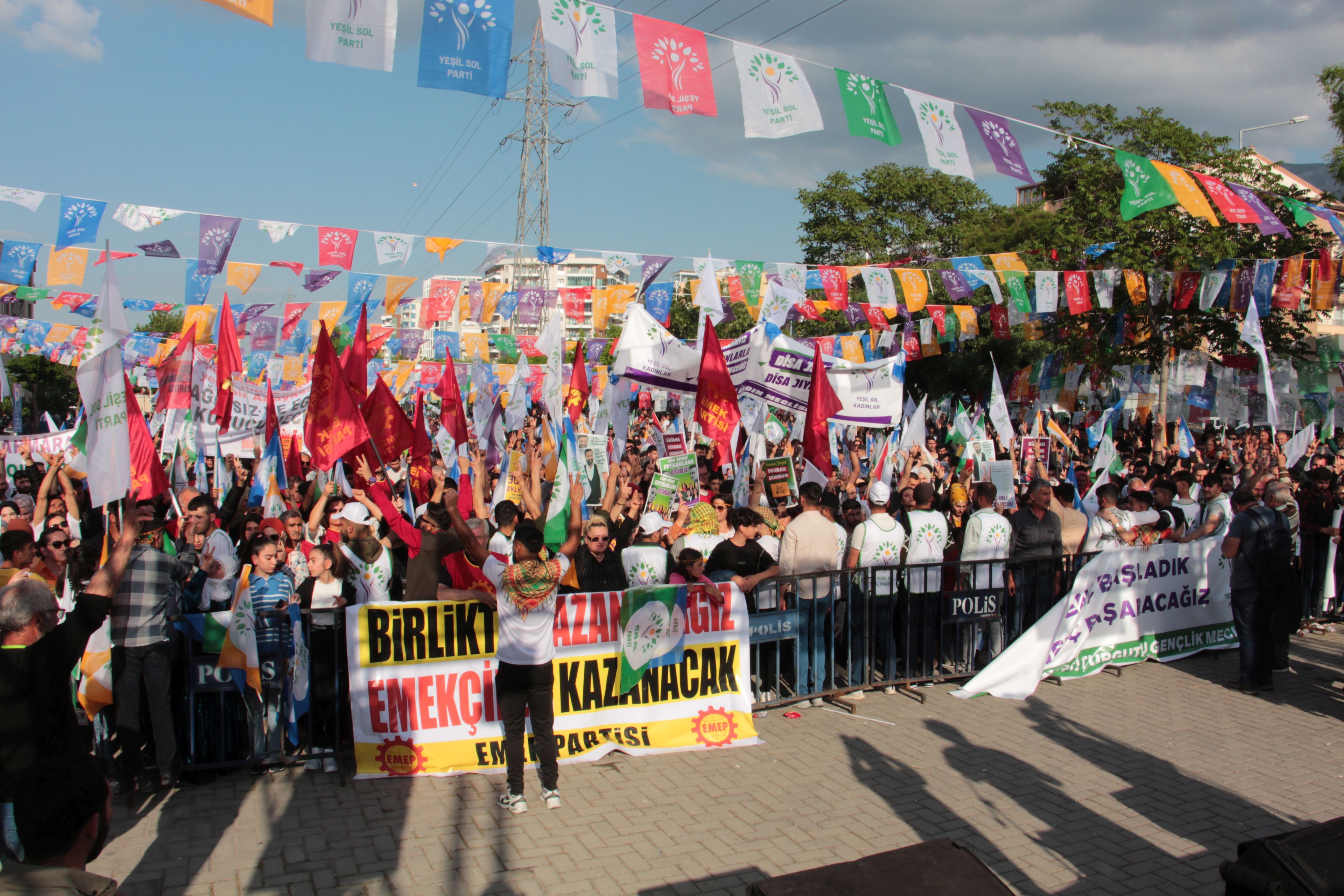 Yeşil Sol Partinin Manisa mitingi | Akdeniz: Yağmacılara değil emeğin adaylarına oy verelim